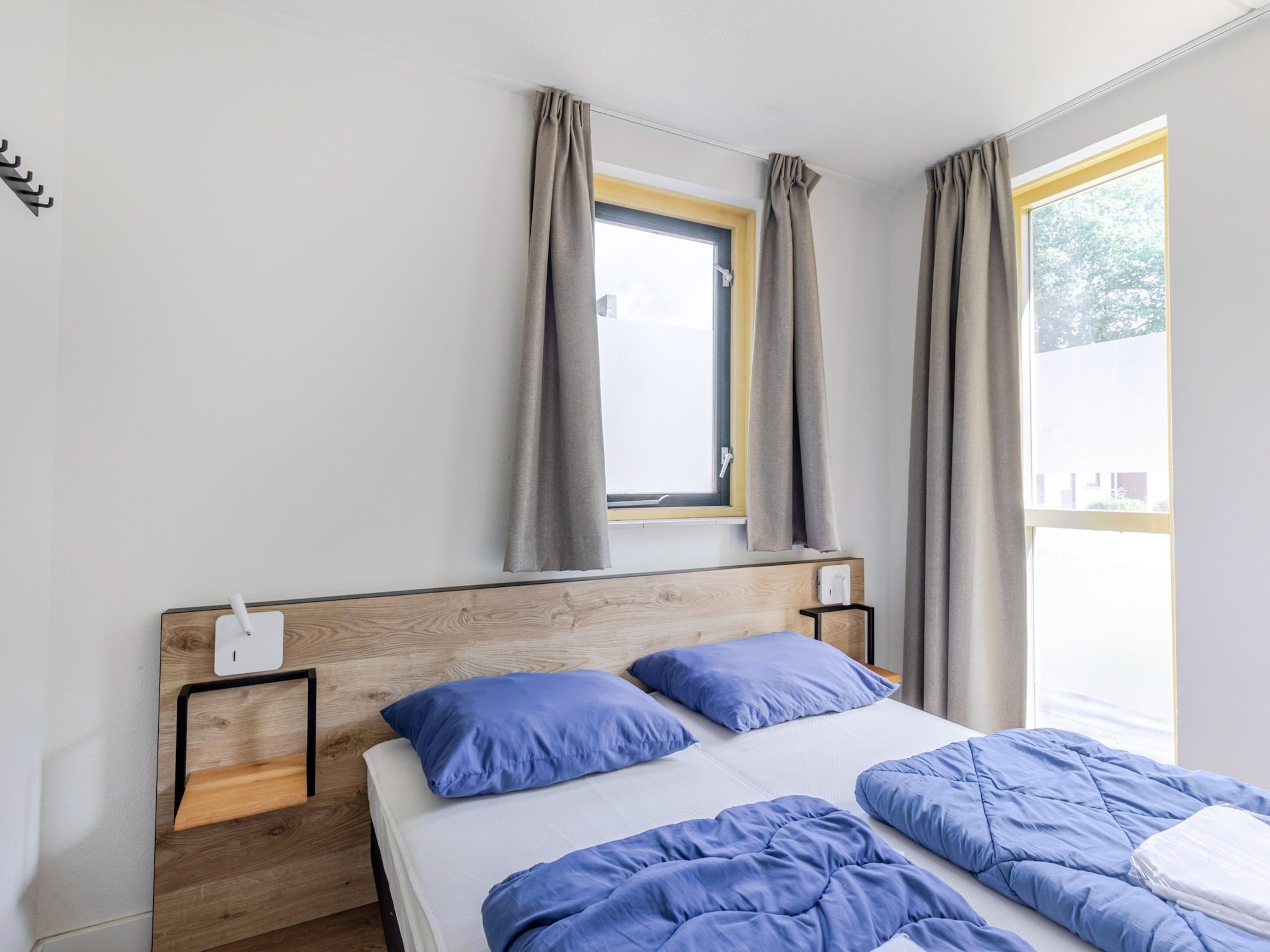 Een slaapkamer van 7 - Persoons Forest 217 Sauna Bungalow (copy) (copy) (copy) in Ewijk