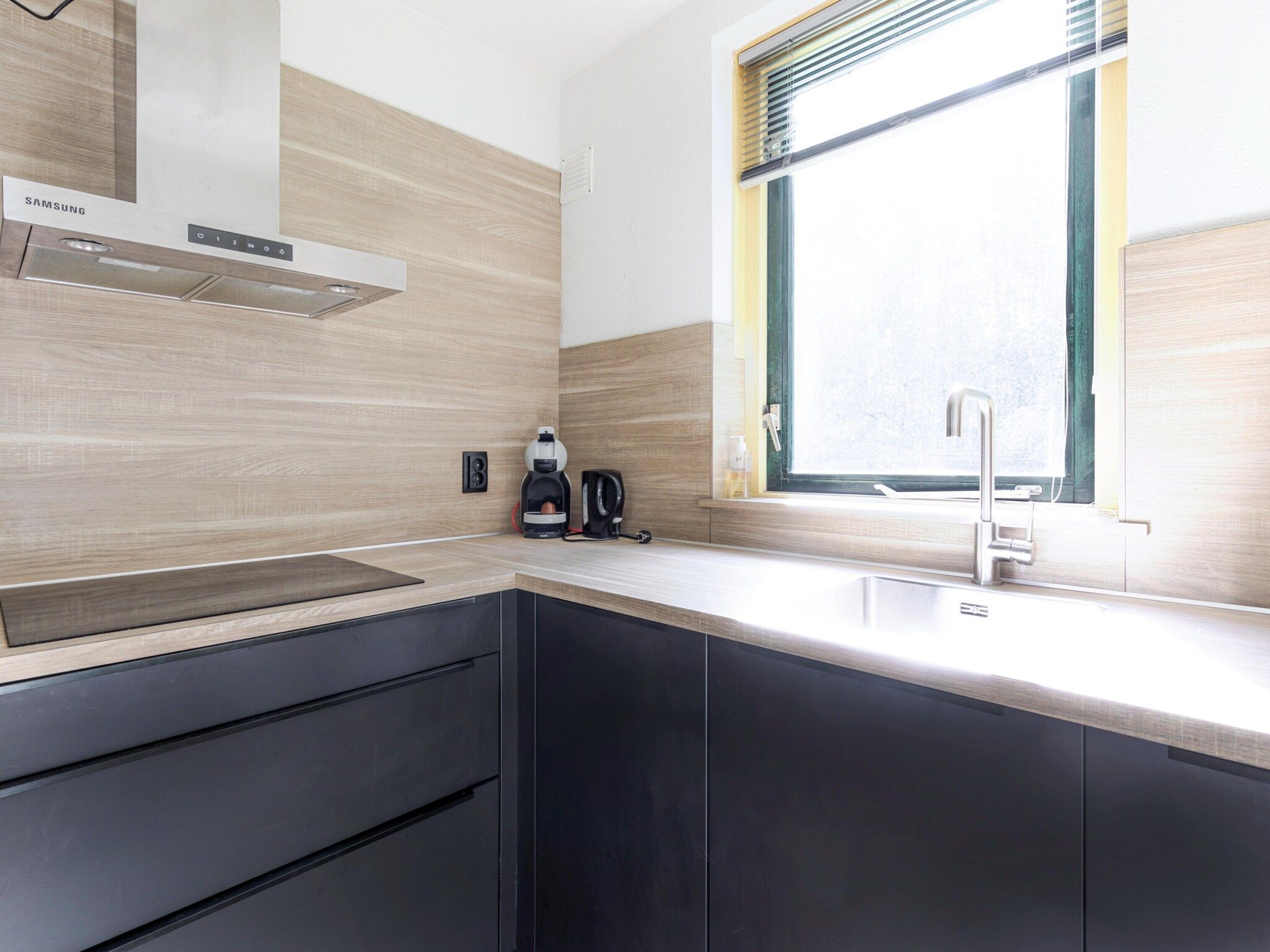 De keuken van 7 - Persoons Forest 217 Sauna Bungalow (copy) (copy) (copy) in Ewijk