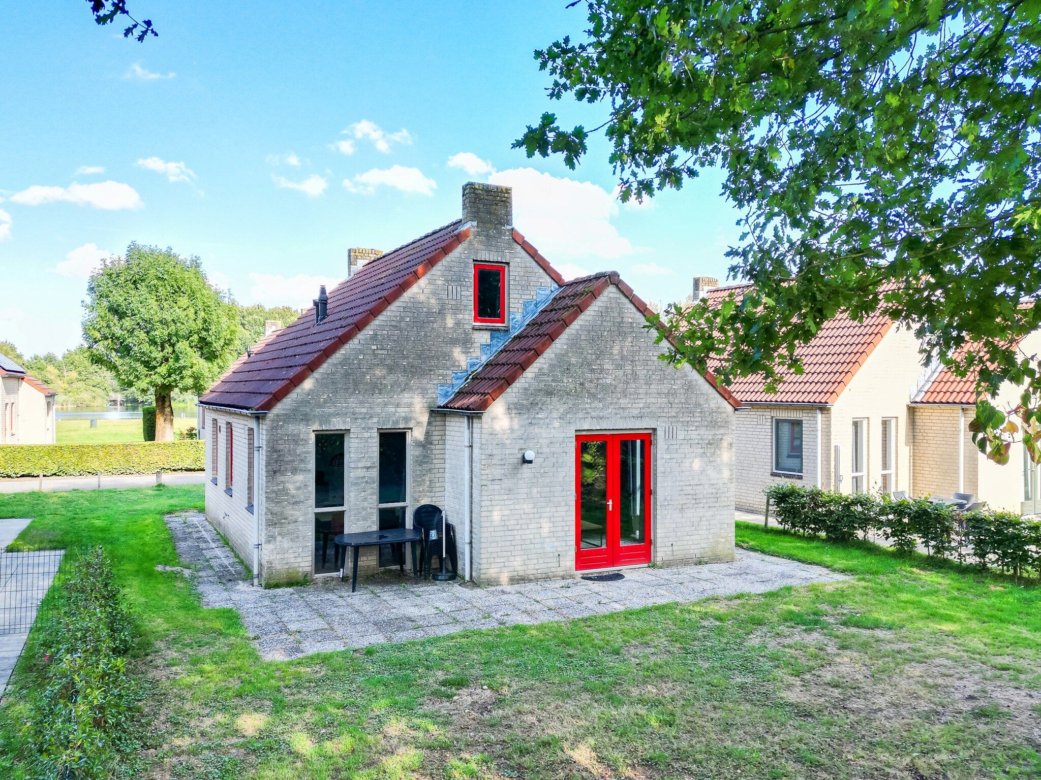 De buitenkant van 7 - Persoons Forest 217 Sauna Bungalow (copy) (copy) (copy) in Ewijk