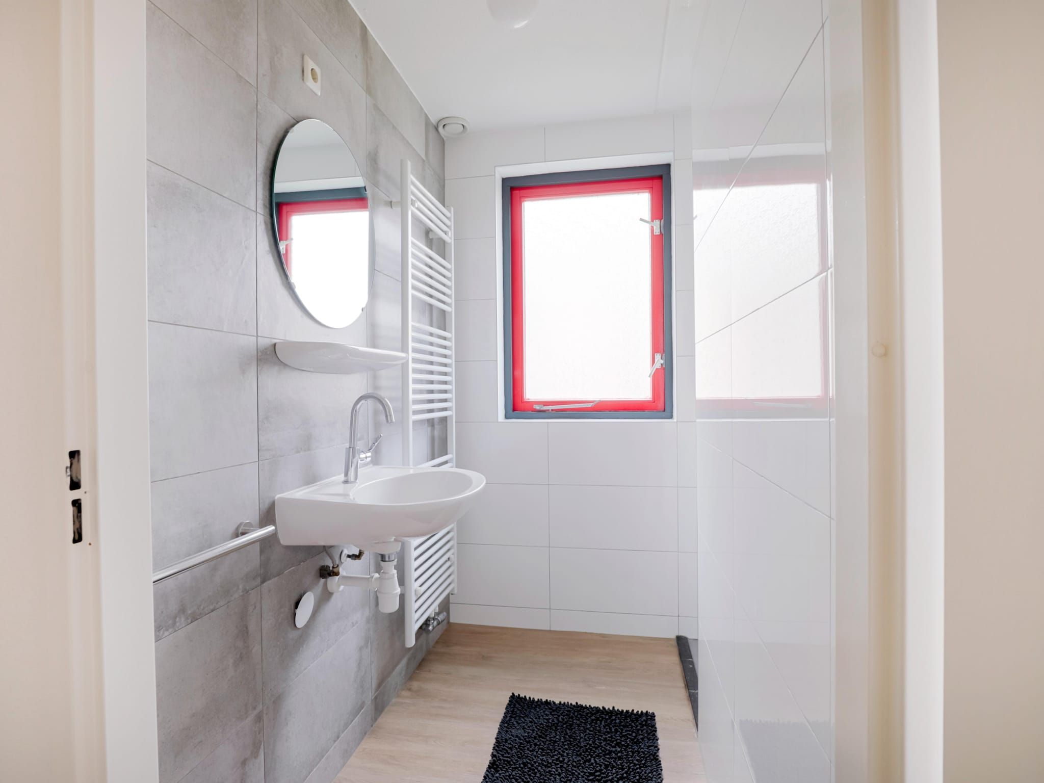 De badkamer van 7 - Persoons Forest 217 Sauna Bungalow (copy) (copy) (copy) in Ewijk