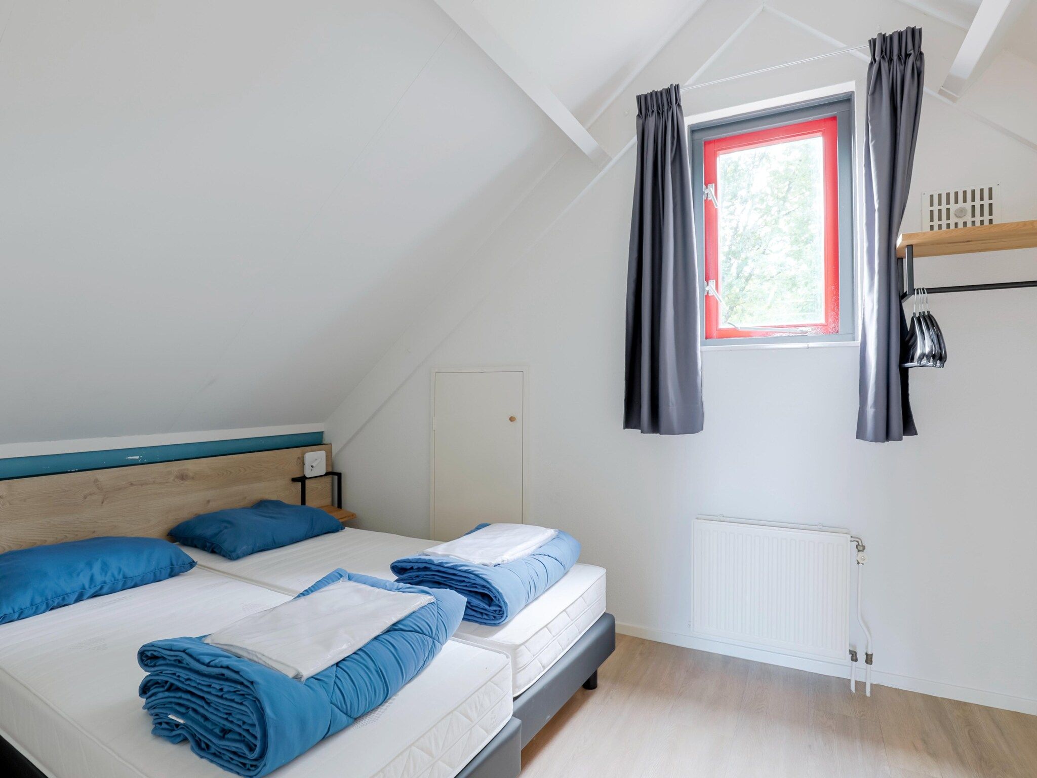 Een slaapkamer van 7 - Persoons Forest 217 Sauna Bungalow (copy) (copy) (copy) in Ewijk