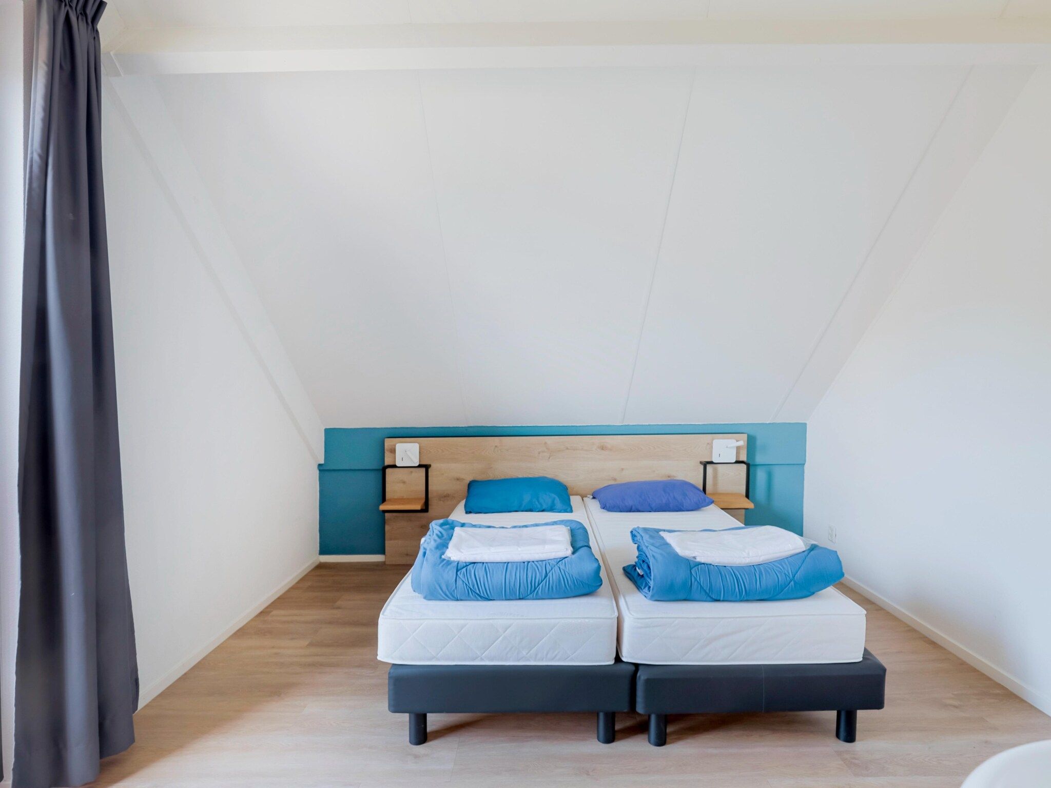 Een slaapkamer van 7 - Persoons Forest 217 Sauna Bungalow (copy) (copy) (copy) in Ewijk