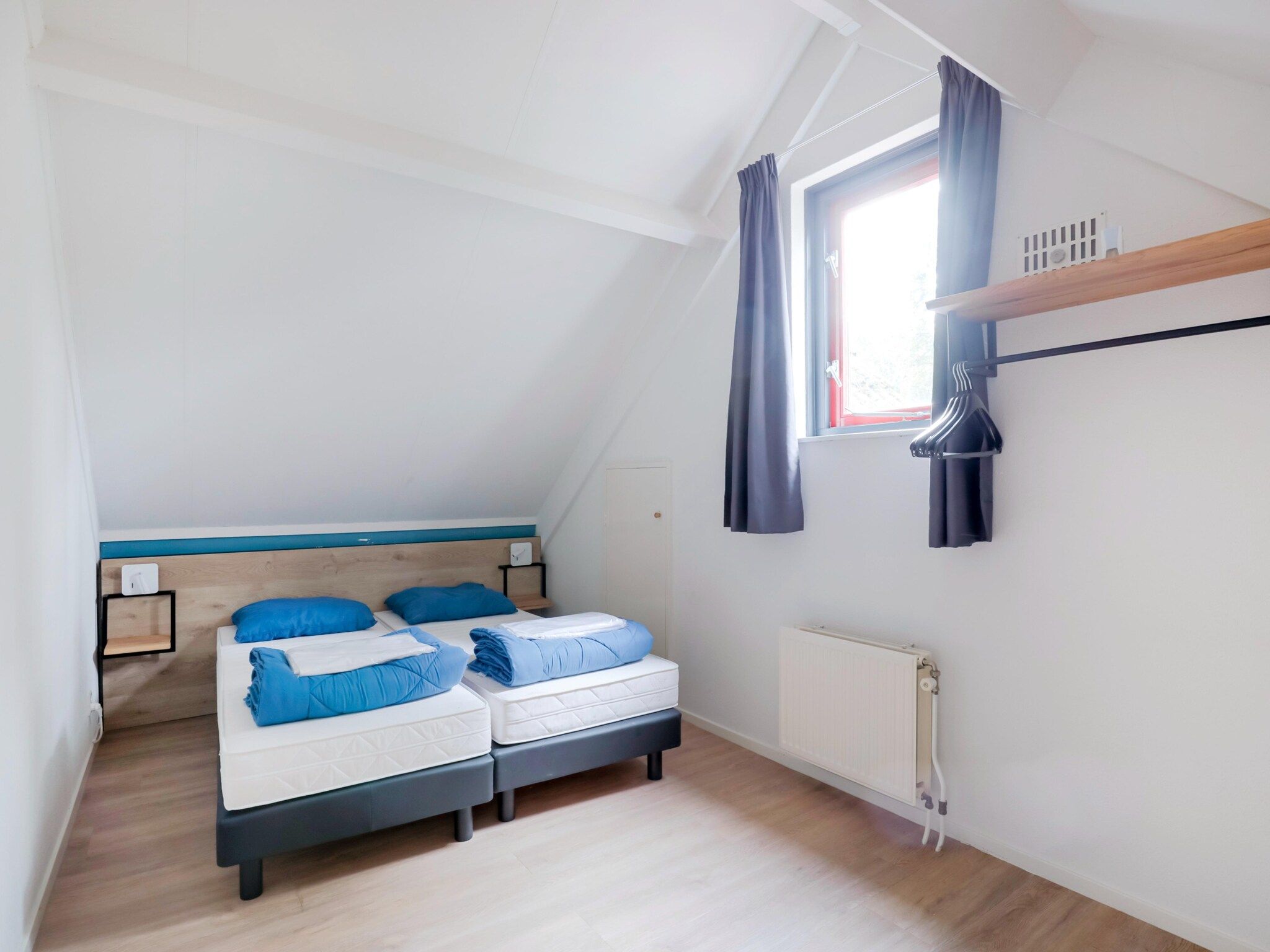 Een slaapkamer van 7 - Persoons Forest 217 Sauna Bungalow (copy) (copy) (copy) in Ewijk