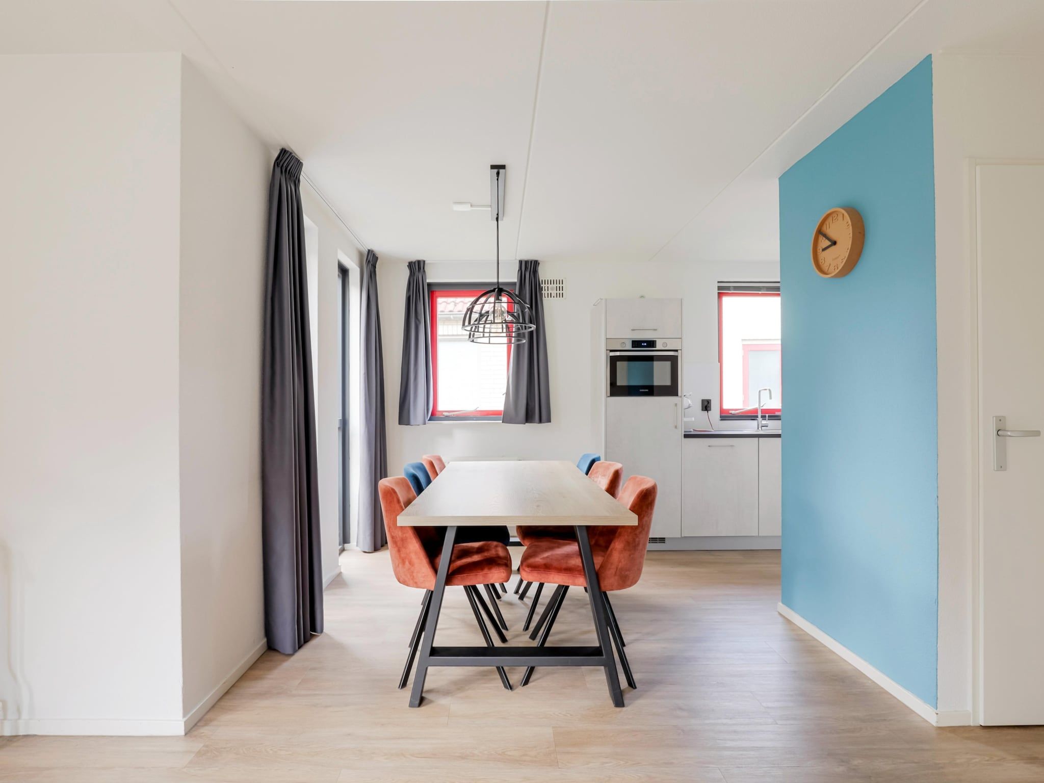 De eetkamer van 7 - Persoons Forest 217 Sauna Bungalow (copy) (copy) (copy) in Ewijk