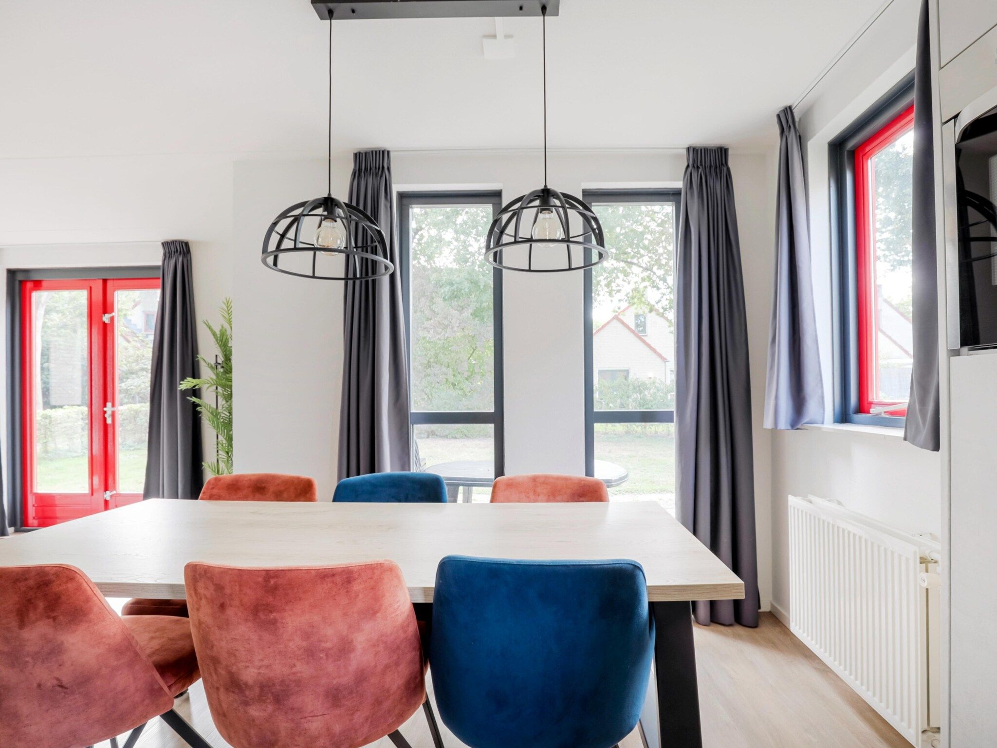 De eetkamer van 7 - Persoons Forest 217 Sauna Bungalow (copy) (copy) (copy) in Ewijk