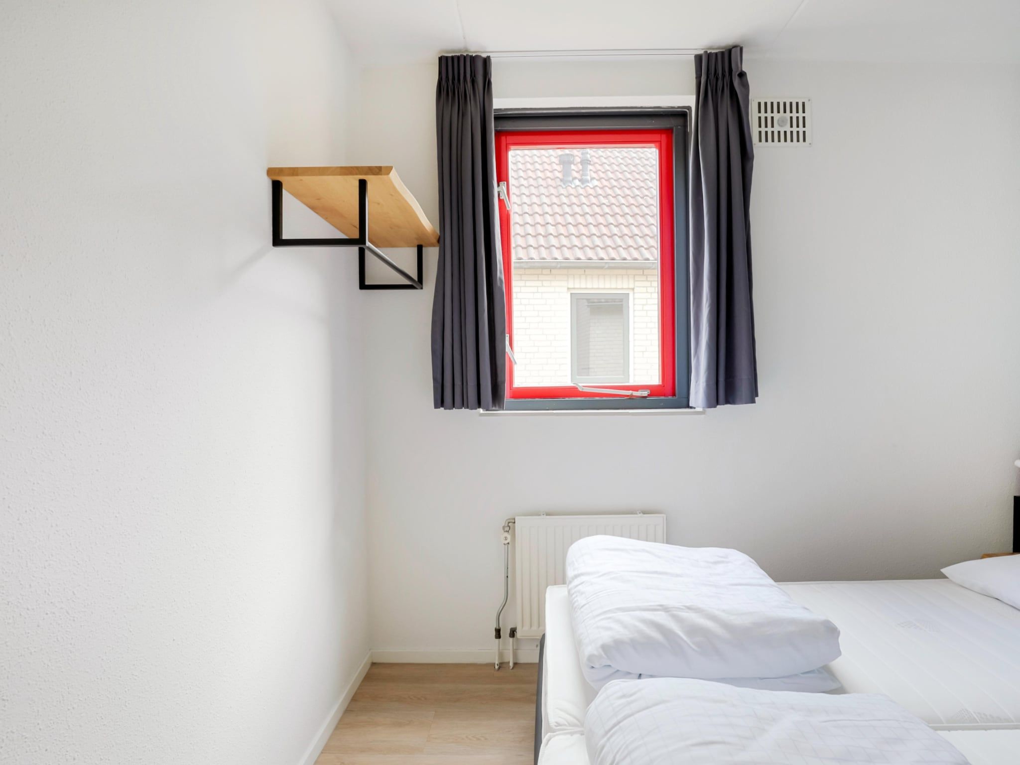 Een slaapkamer van 7 - Persoons Forest 217 Sauna Bungalow (copy) (copy) (copy) in Ewijk