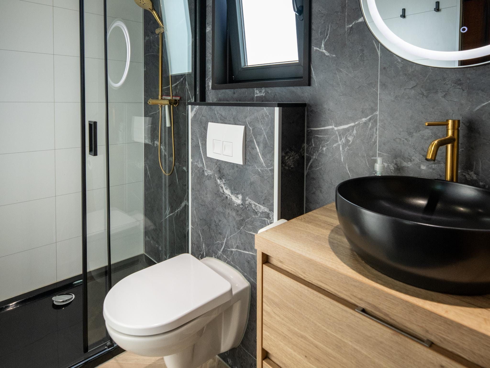 De badkamer van Wellnesslodge Specht 2p in Dalerveen