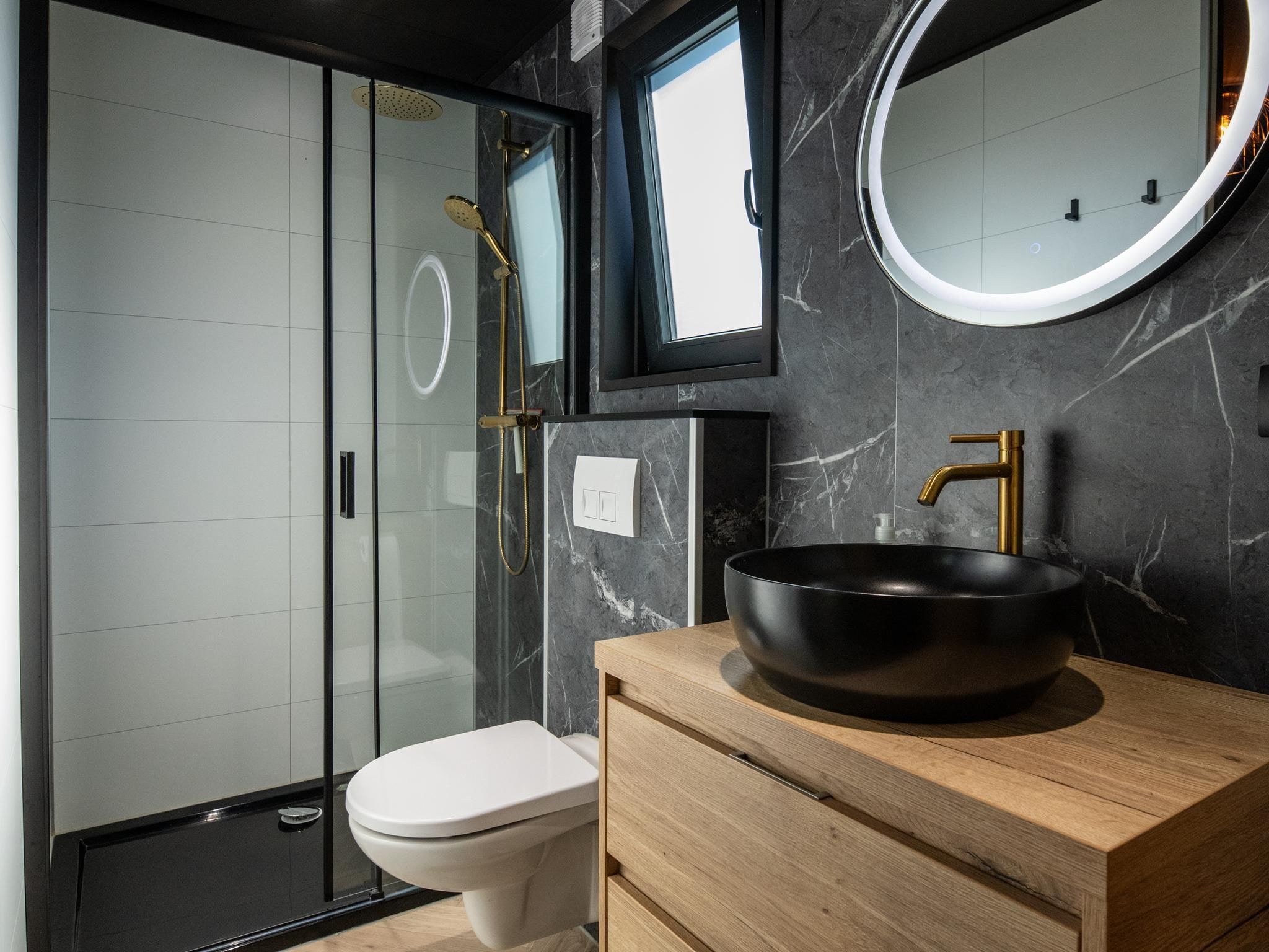 De badkamer van Wellnesslodge Merel 2p in Dalerveen