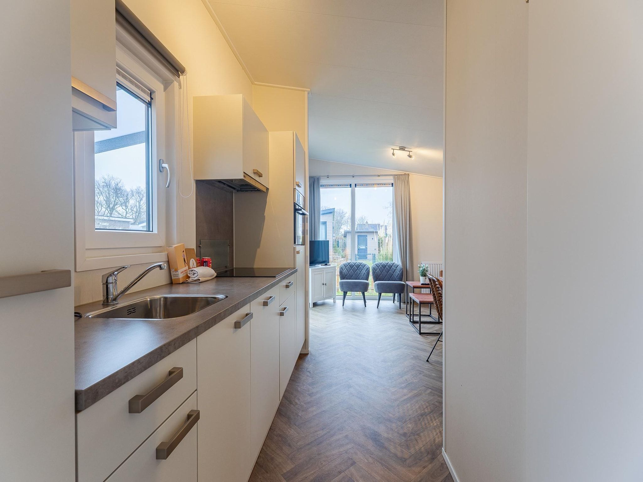 De keuken van Duinhoeve chalet Schelp in Burgh-Haamstede
