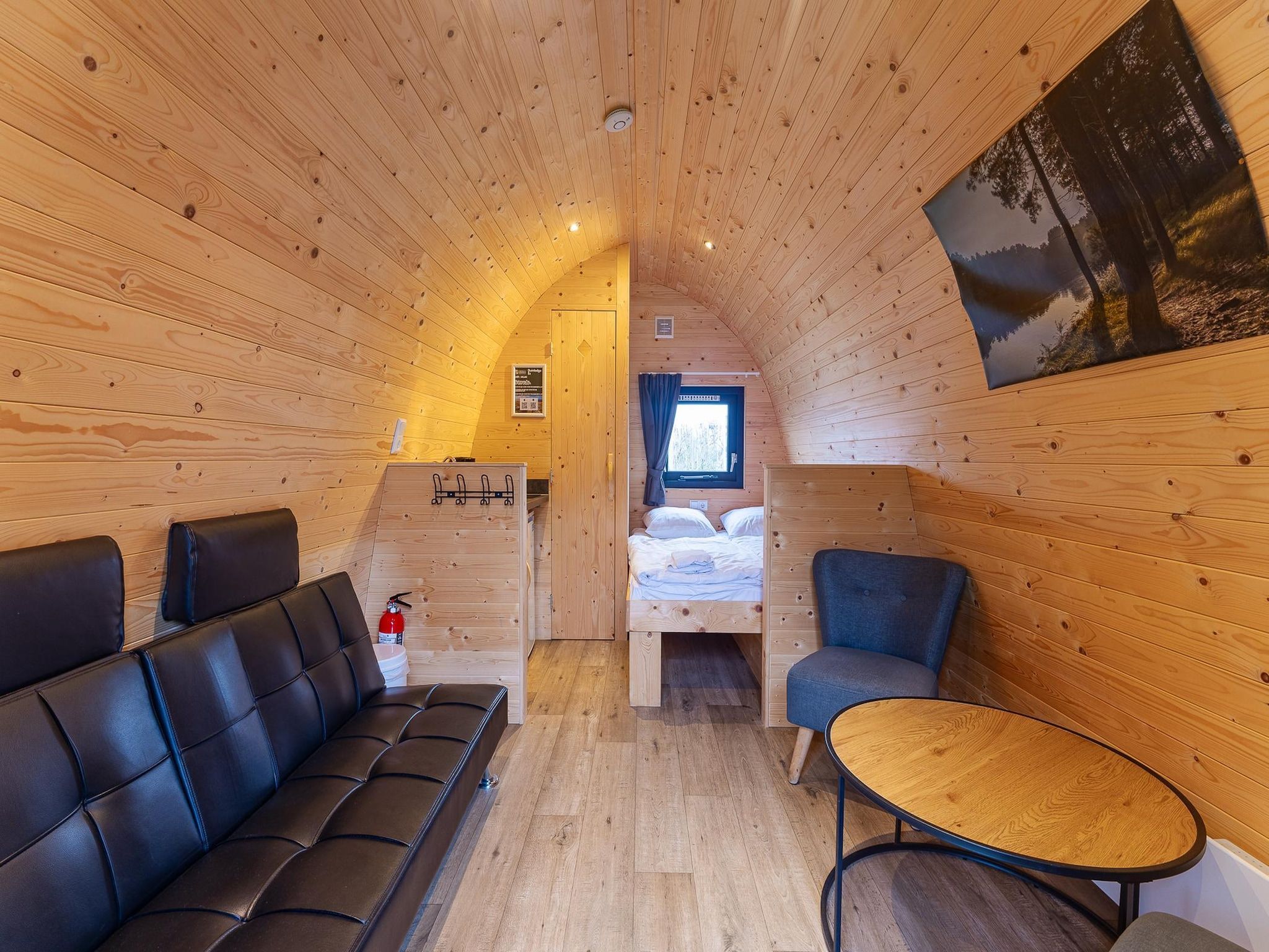 De woonkamer van Duinhoeve Duinlodges 2 pers (huisdiervriendelijk) in Burgh-Haamstede