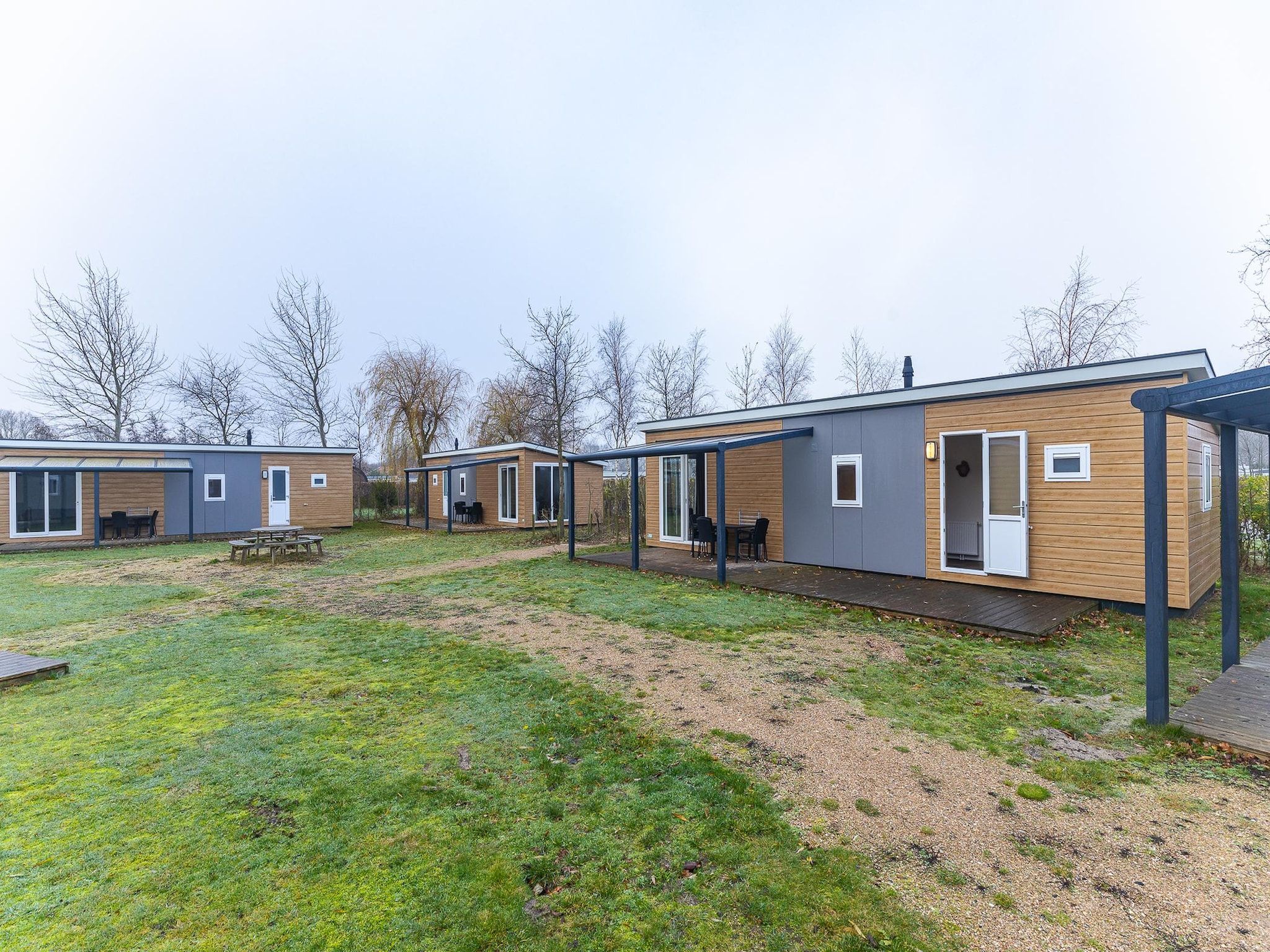 De buitenkant van Duinhoeve Chalet Zeeland (huisdier toegestaan) in Burgh-Haamstede