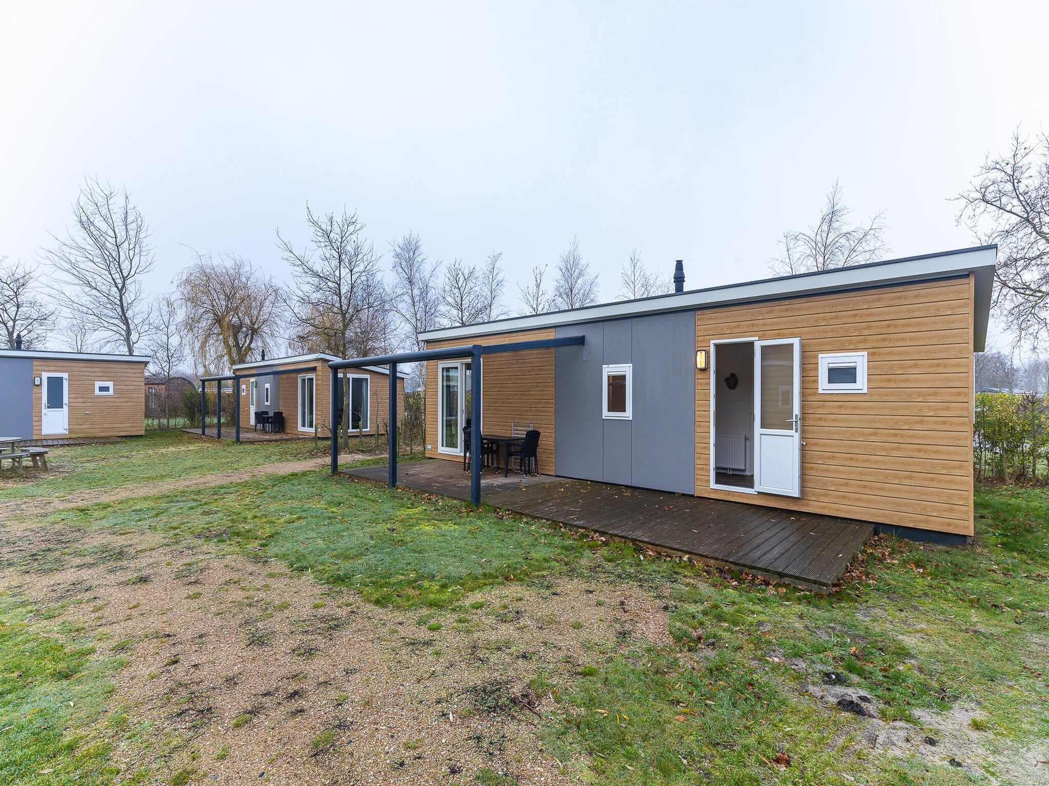 De buitenkant van Duinhoeve Chalet Zeeland (huisdier toegestaan) in Burgh-Haamstede