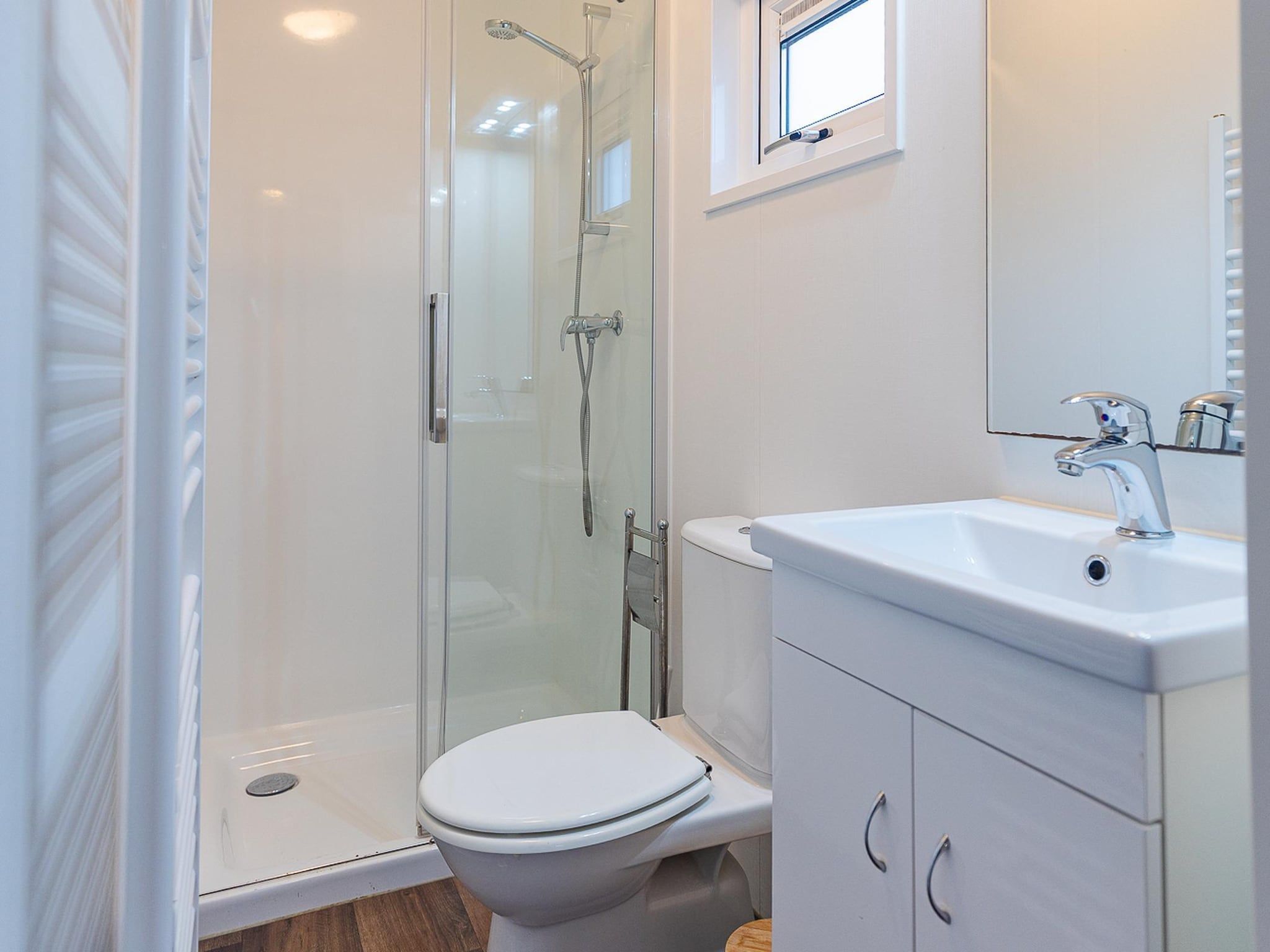 De badkamer van Duinhoeve Chalet Zeeland (huisdier toegestaan) in Burgh-Haamstede