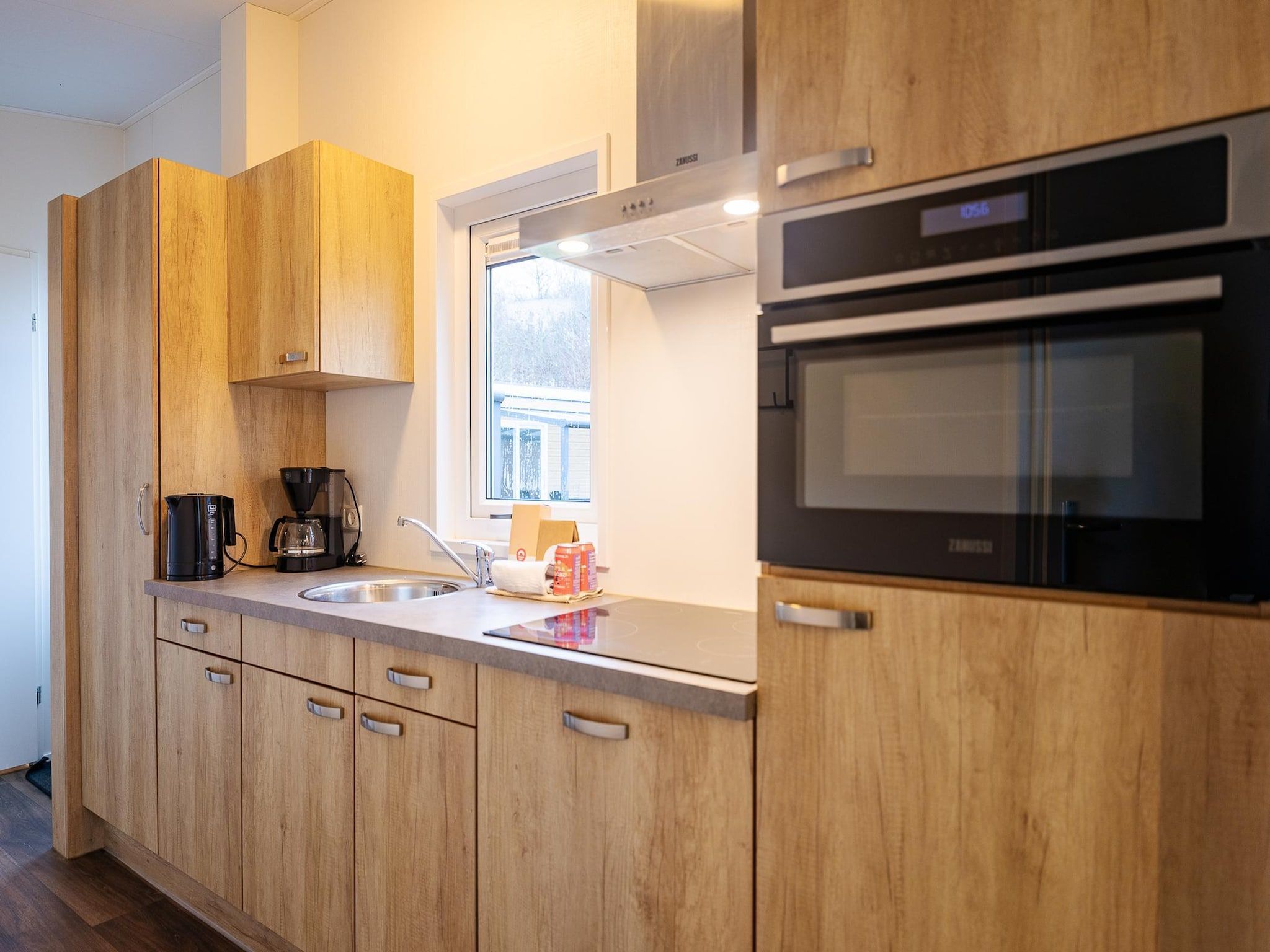 De keuken van Duinhoeve Chalet Zeeland (huisdier toegestaan) in Burgh-Haamstede