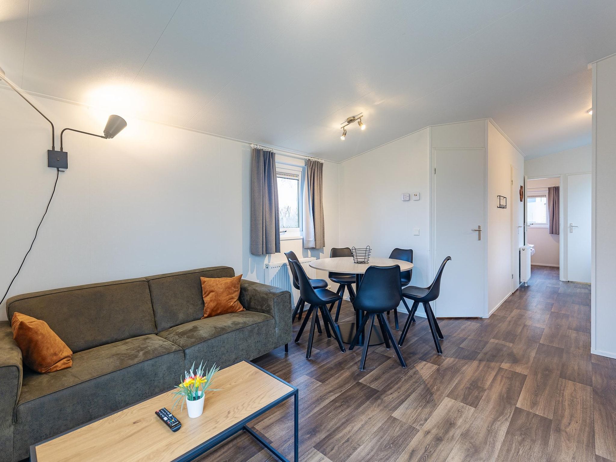 De woonkamer van Duinhoeve Chalet Zeeland (huisdier toegestaan) in Burgh-Haamstede