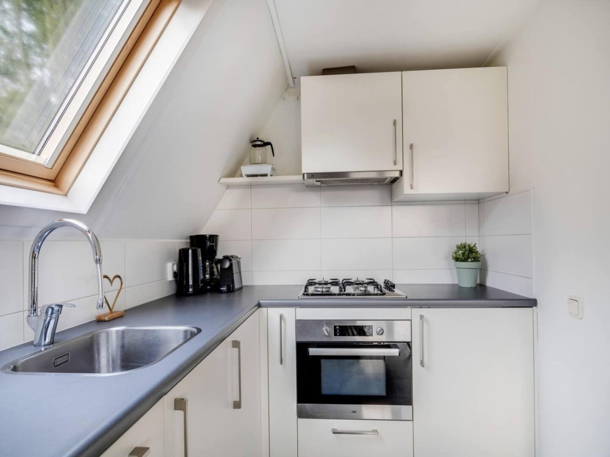 De keuken van 118 | Rietzanger | Sfeervol ingerichte bungalow in Den Haag
