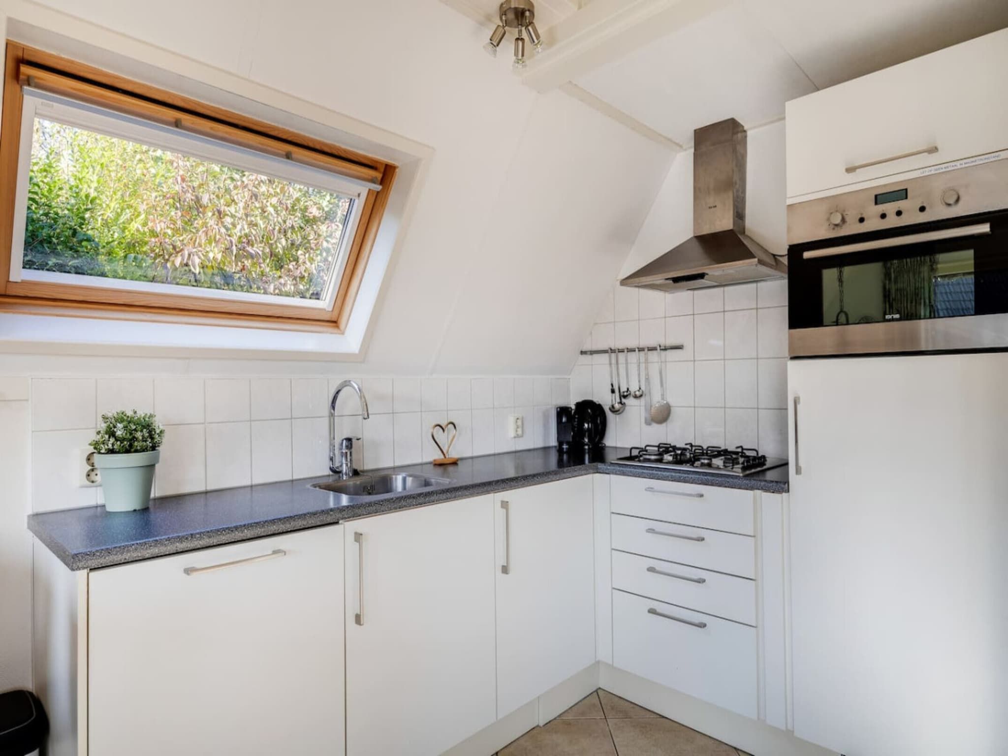 De keuken van 92 | Gaai | Prachtige bungalow nabij natuur in Den Haag
