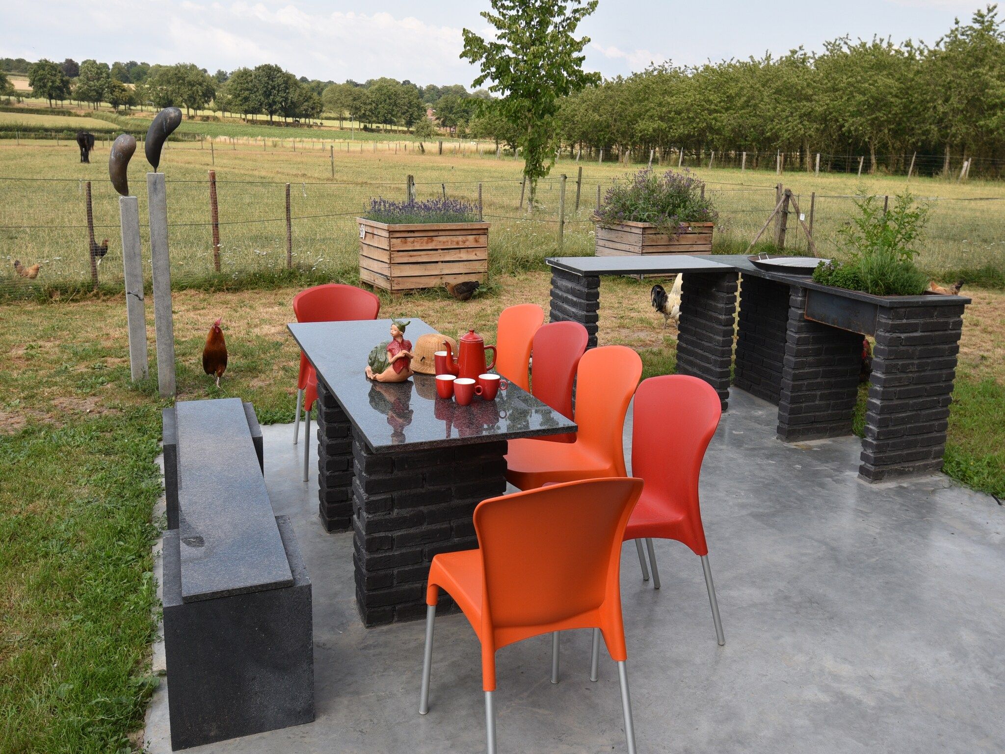 Het terras van Meschermolen 14 in Mesch-Eijsden