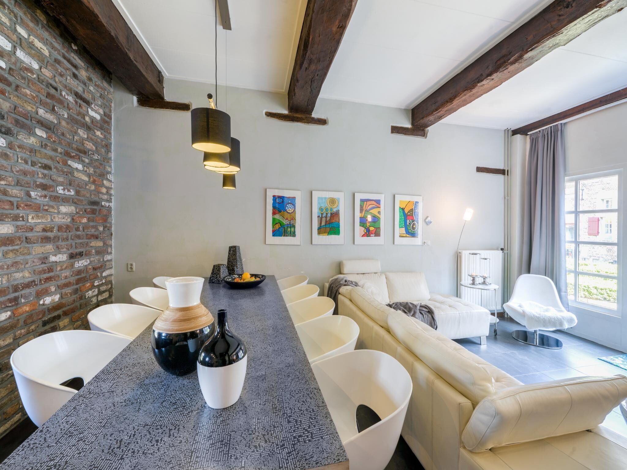 De woonkamer van Meschermolen 3 in Mesch-Eijsden