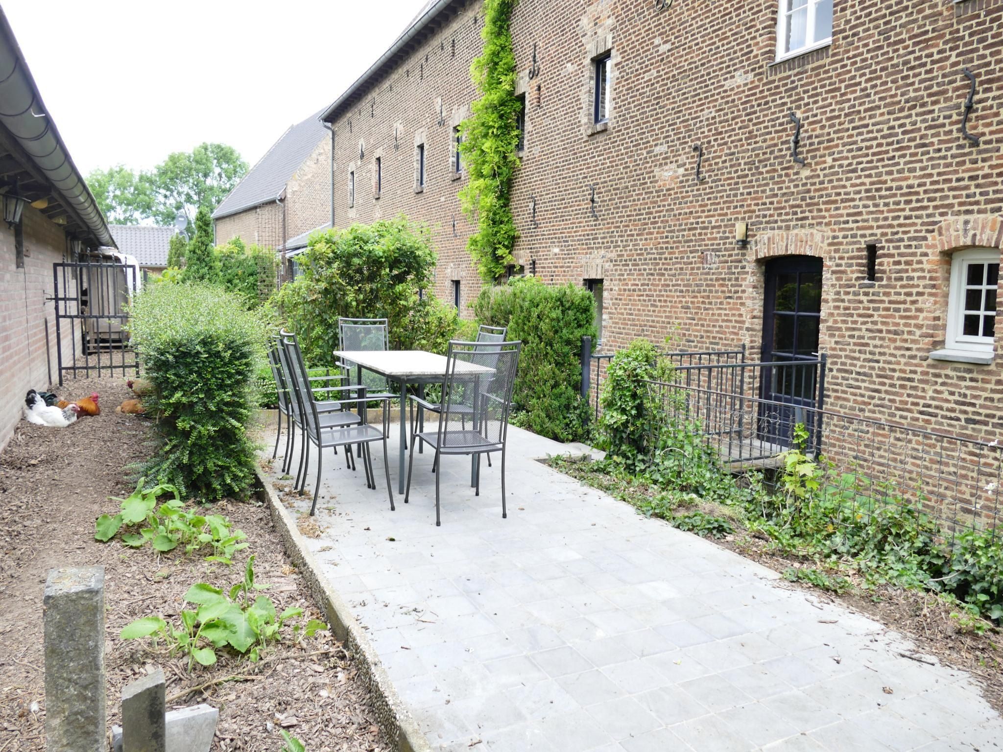 Het terras van Meschermolen 3 in Mesch-Eijsden