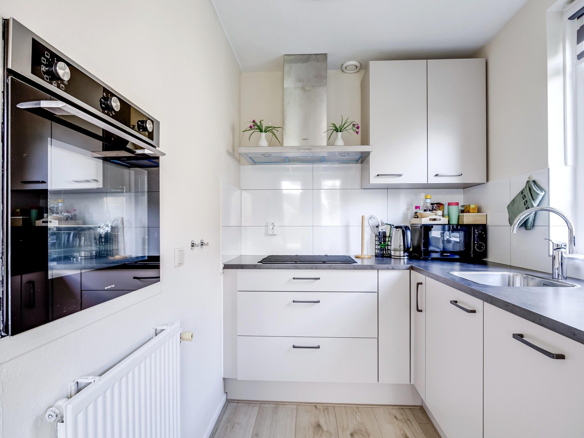 De keuken van 7 - Persoons Forest 217 Sauna Bungalow (copy) (copy) (copy) (copy) in Ewijk