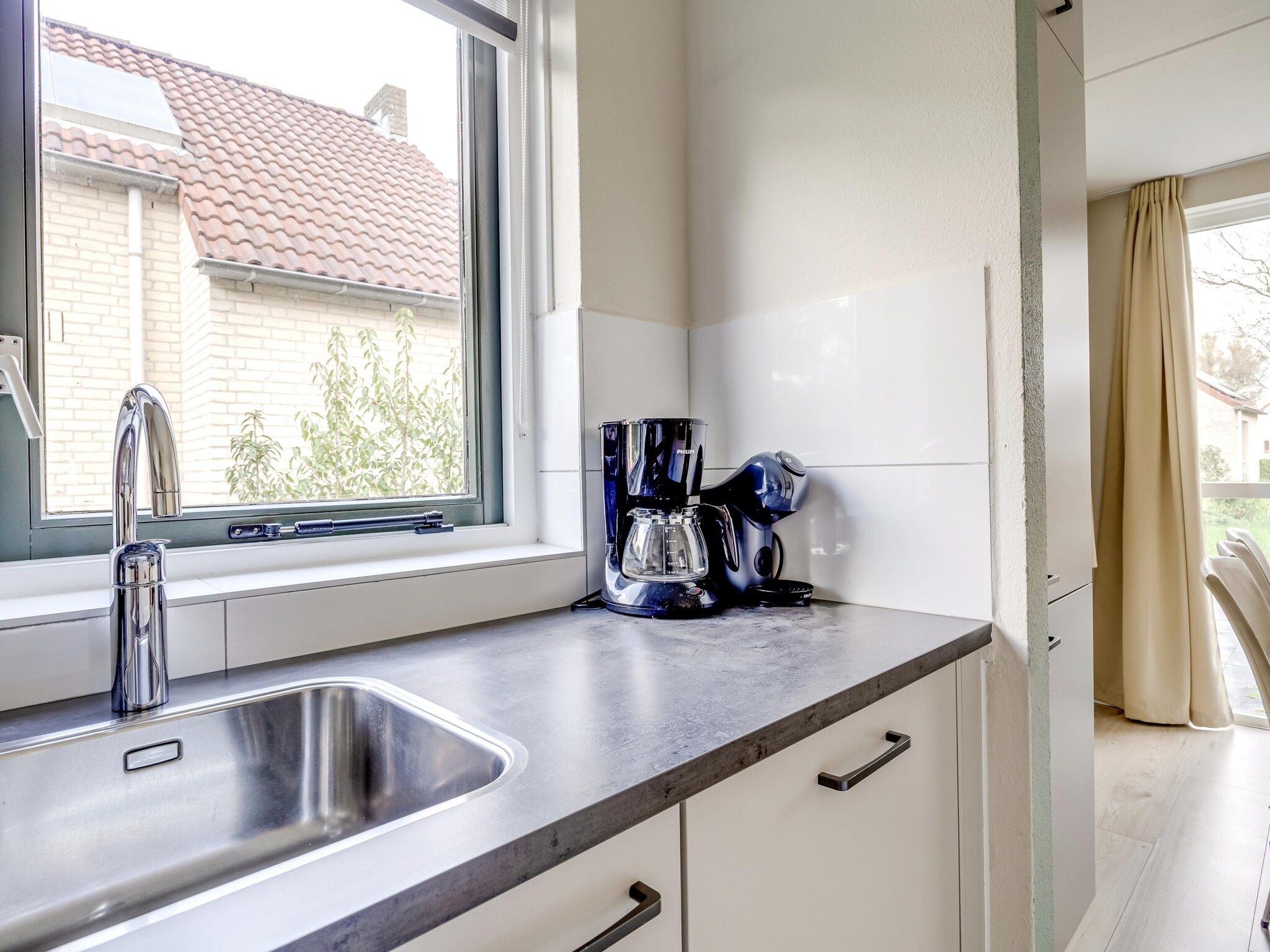 De keuken van 7 - Persoons Forest 217 Sauna Bungalow (copy) (copy) (copy) (copy) in Ewijk