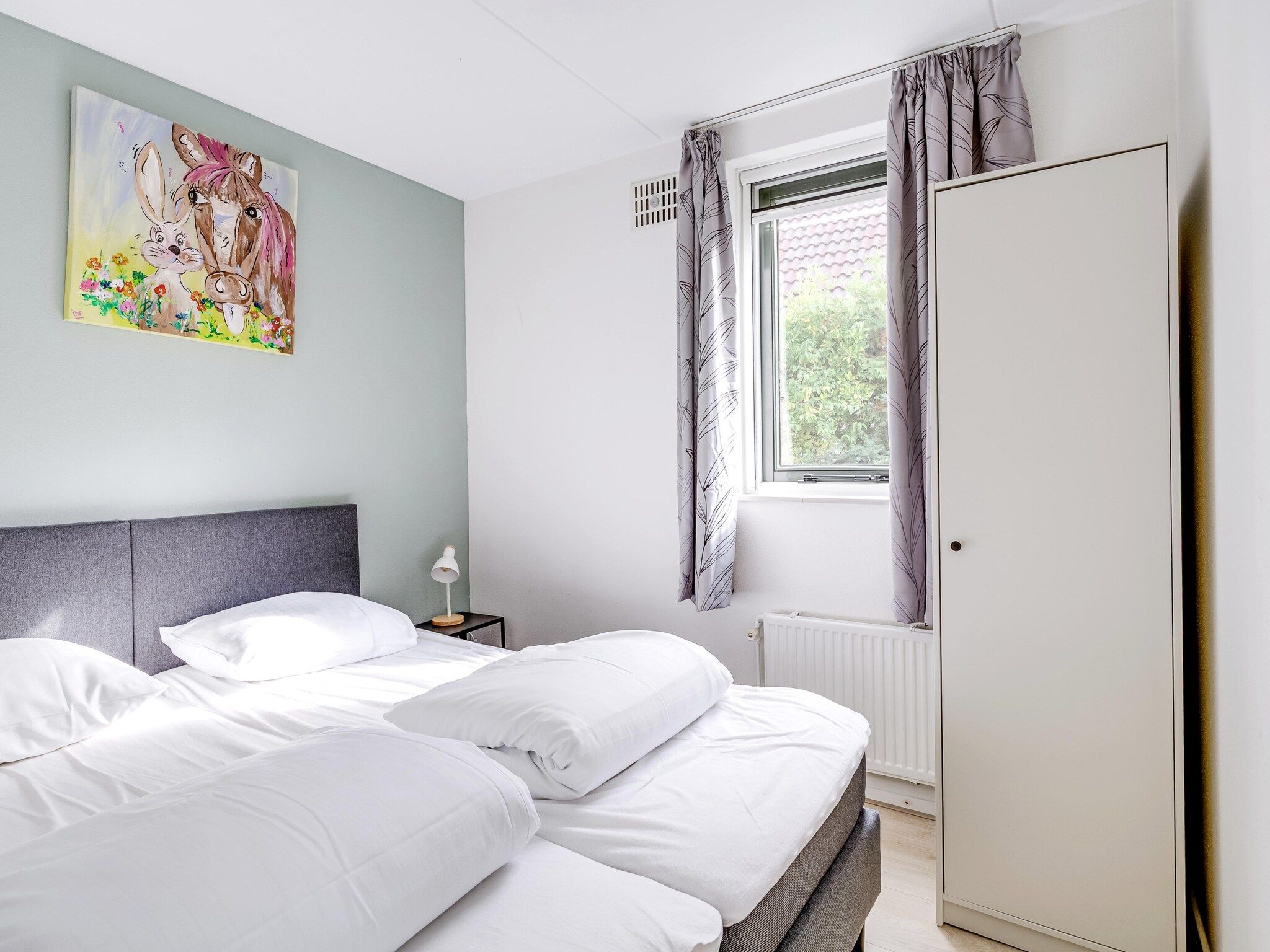 Een slaapkamer van 7 - Persoons Forest 217 Sauna Bungalow (copy) (copy) (copy) (copy) in Ewijk