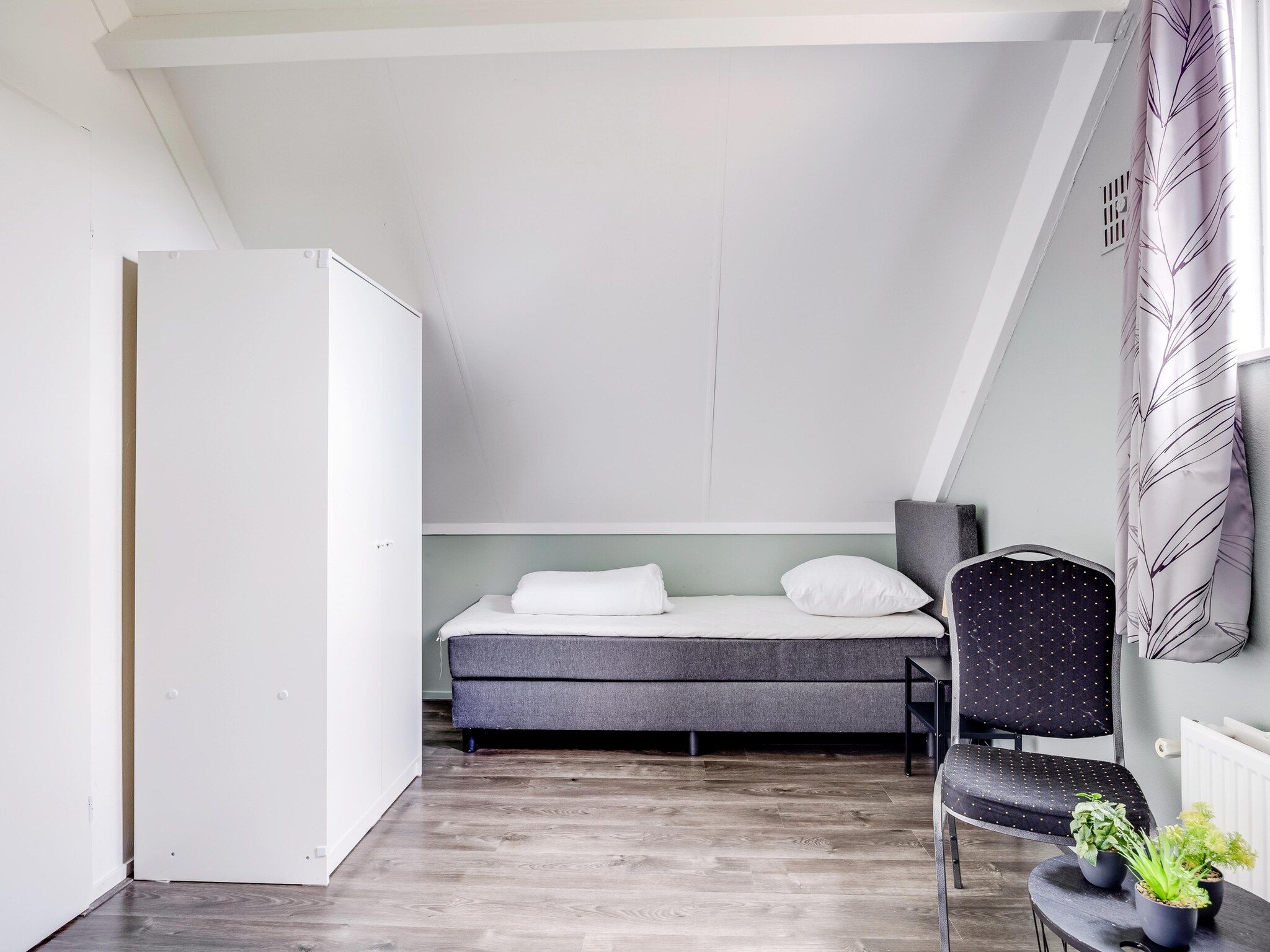 Een slaapkamer van 7 - Persoons Forest 217 Sauna Bungalow (copy) (copy) (copy) (copy) in Ewijk