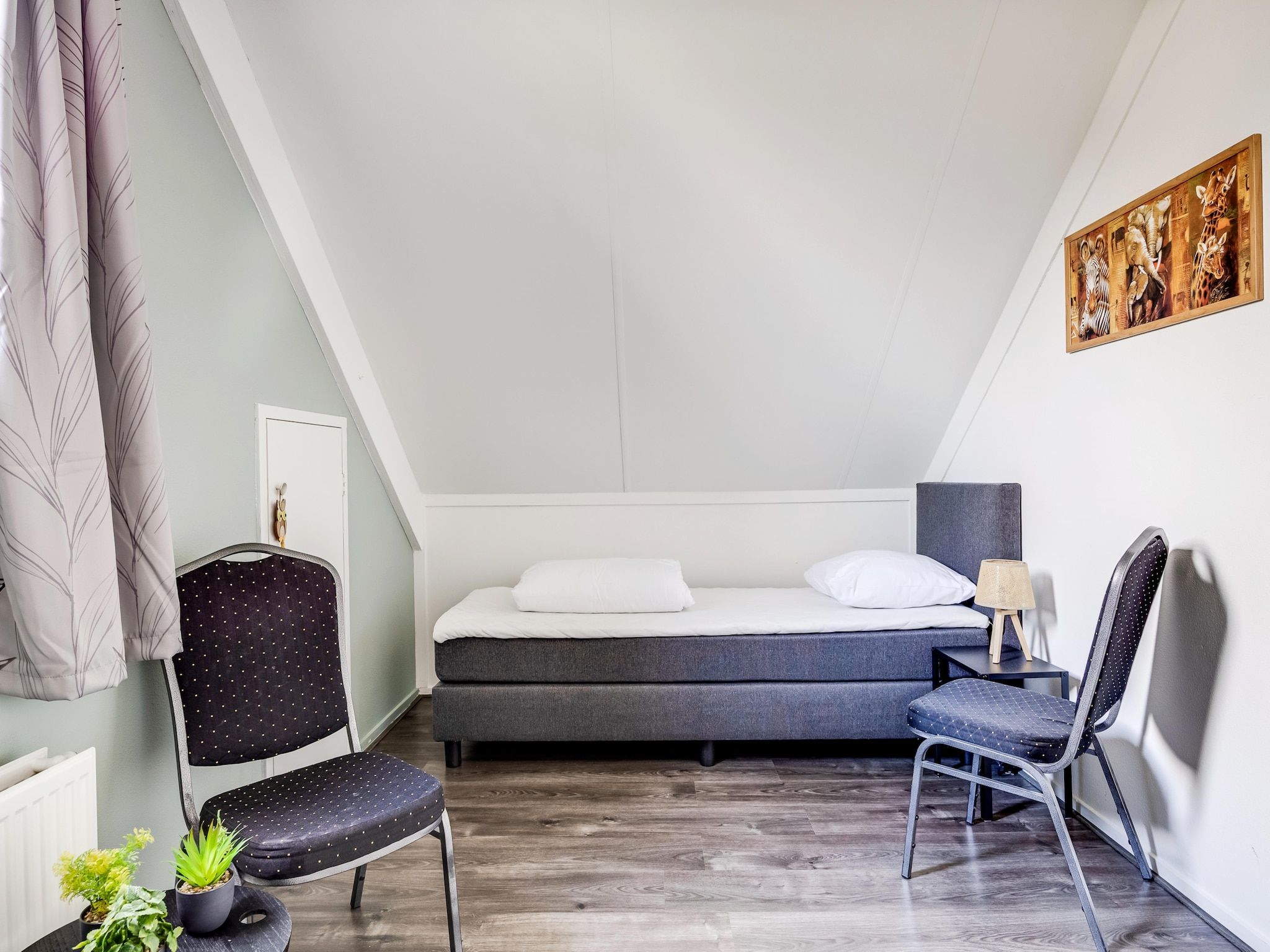 Een slaapkamer van 7 - Persoons Forest 217 Sauna Bungalow (copy) (copy) (copy) (copy) in Ewijk