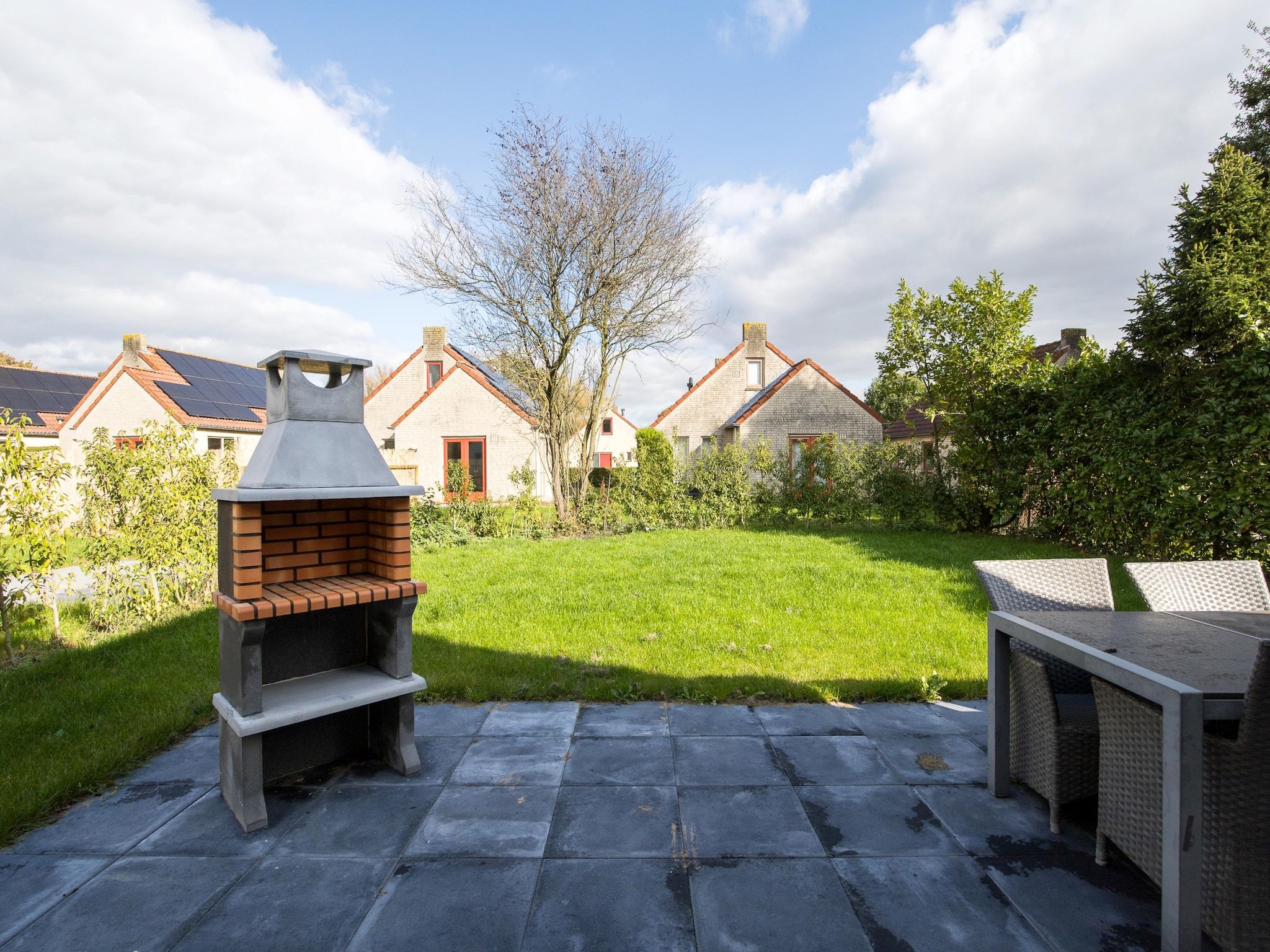 De tuin van 7 - Persoons Forest 217 Sauna Bungalow (copy) (copy) (copy) (copy) in Ewijk