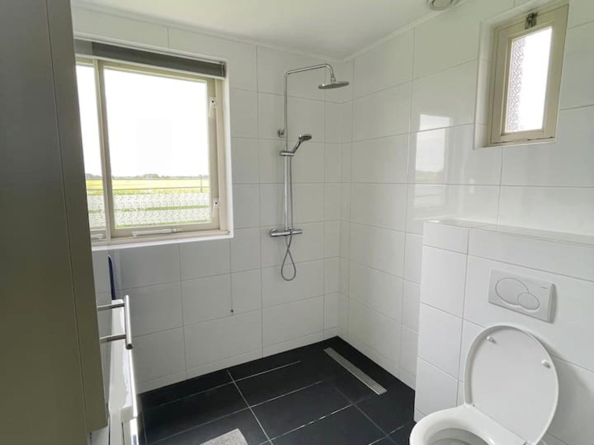 De badkamer van 6 - Persons Forest Bungalow (copy) in Ewijk