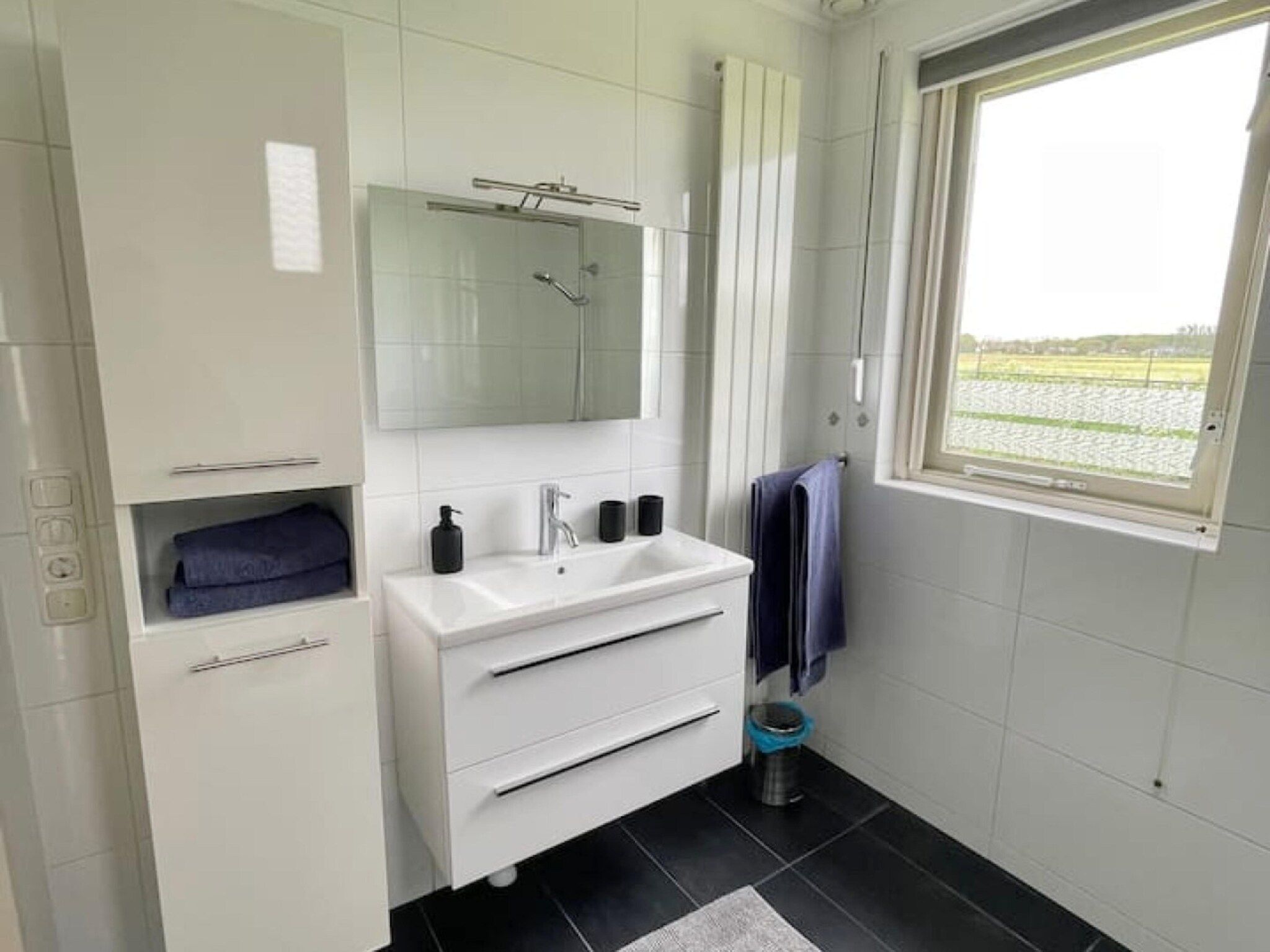 De badkamer van 6 - Persons Forest Bungalow (copy) in Ewijk