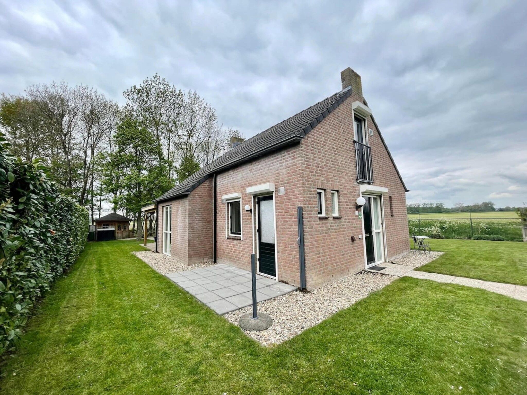 De buitenkant van 6 - Persons Forest Bungalow (copy) in Ewijk