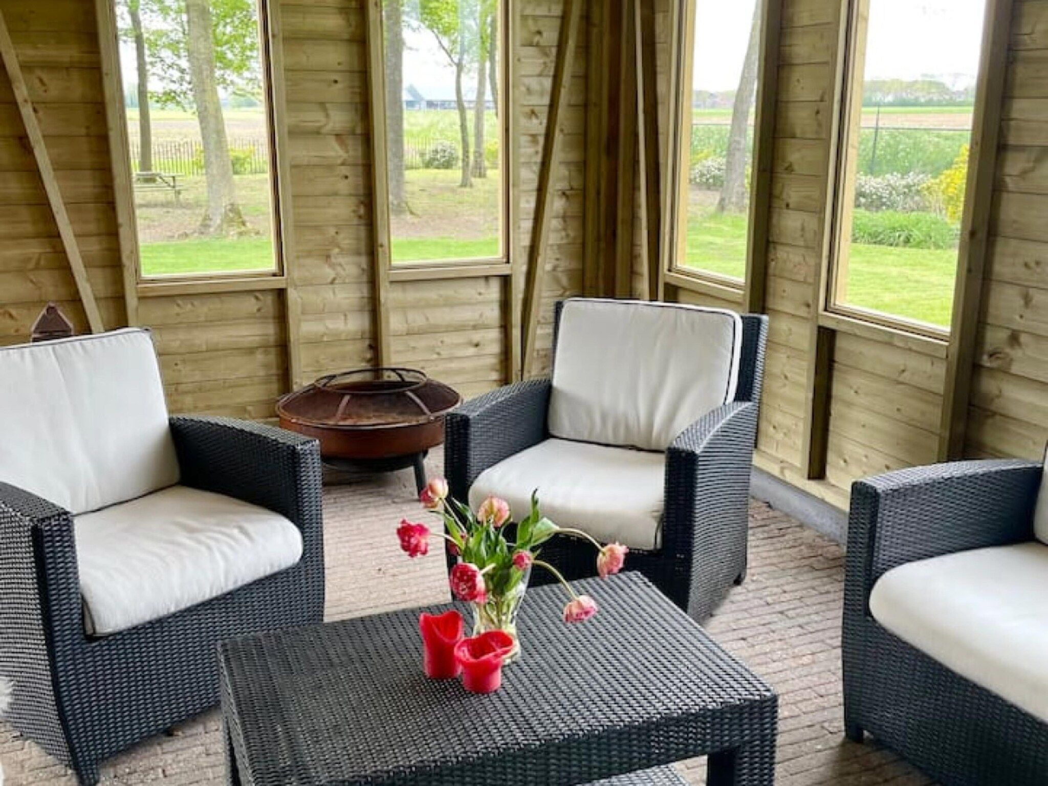 De woonkamer van 6 - Persons Forest Bungalow (copy) in Ewijk