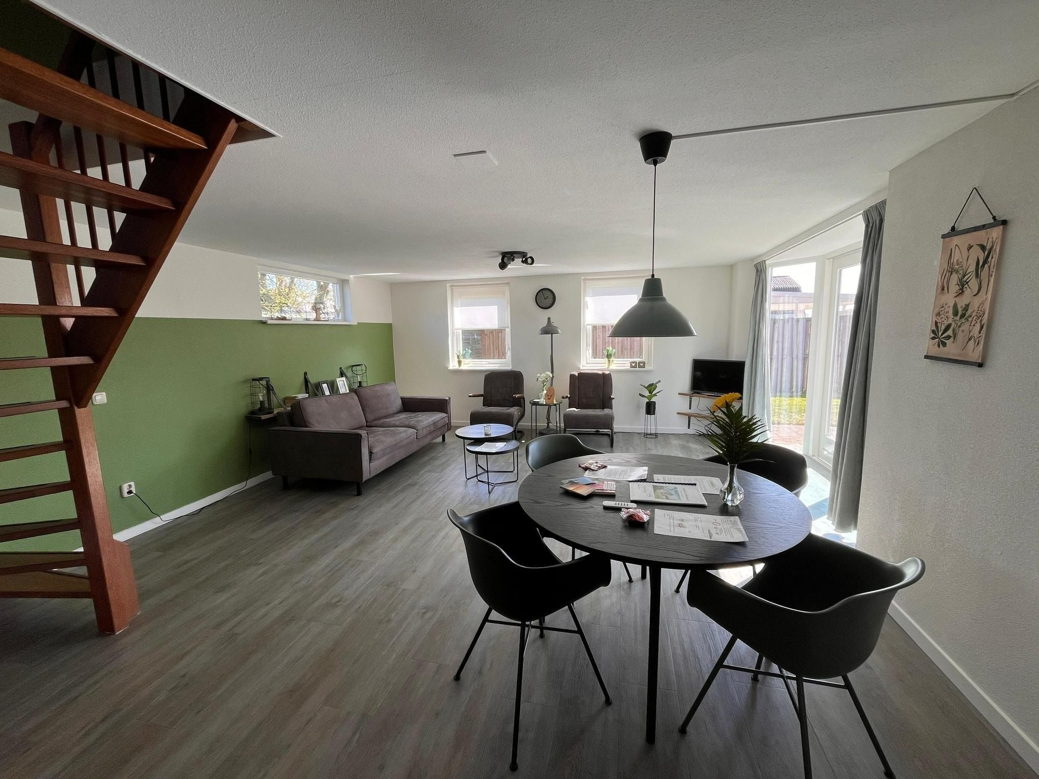 De eetkamer van Bungalow 4-persoons (3 slaapkamers) in Noordwijk