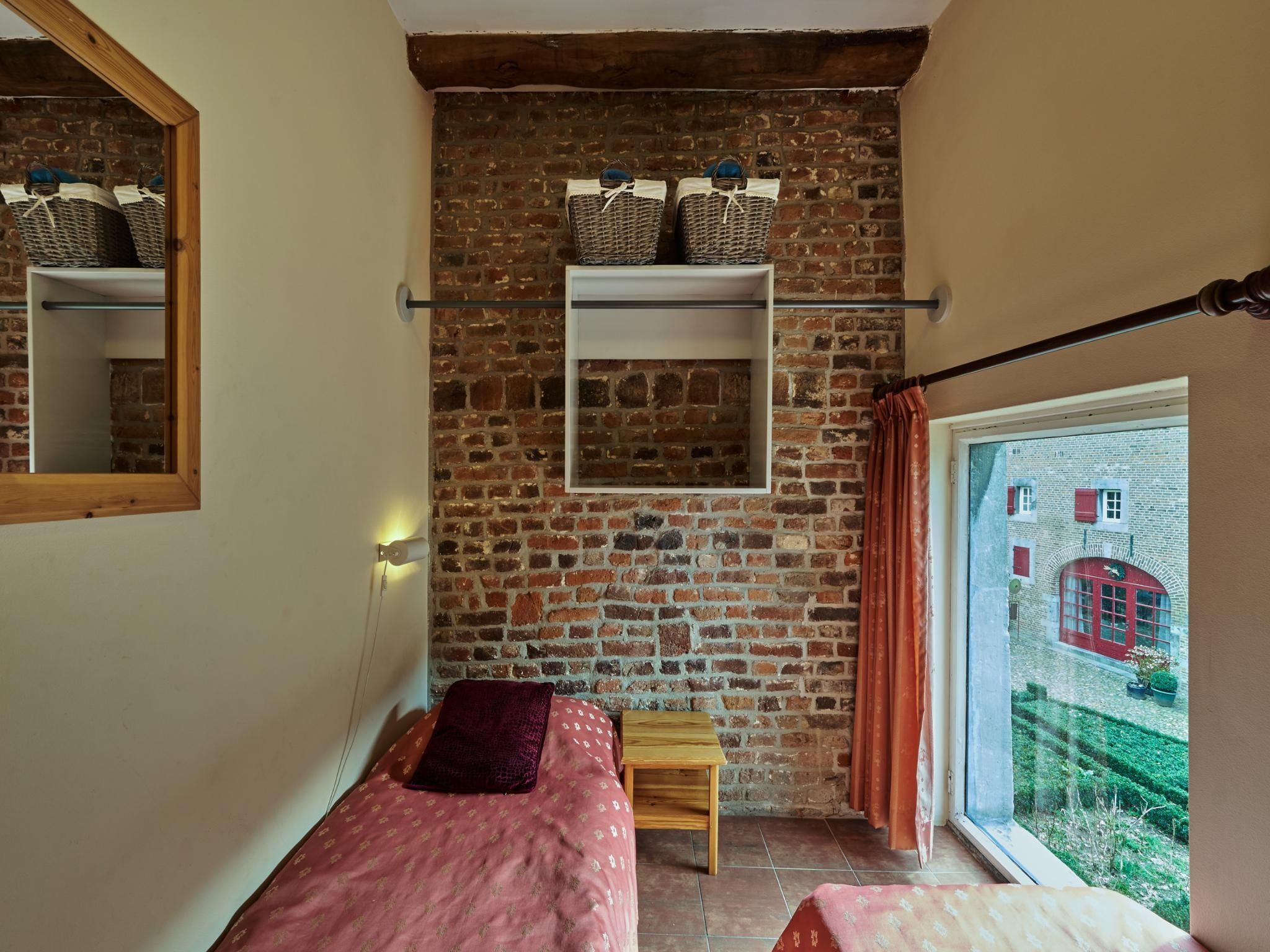 Een slaapkamer van Meschermolen 13 in Mesch-Eijsden