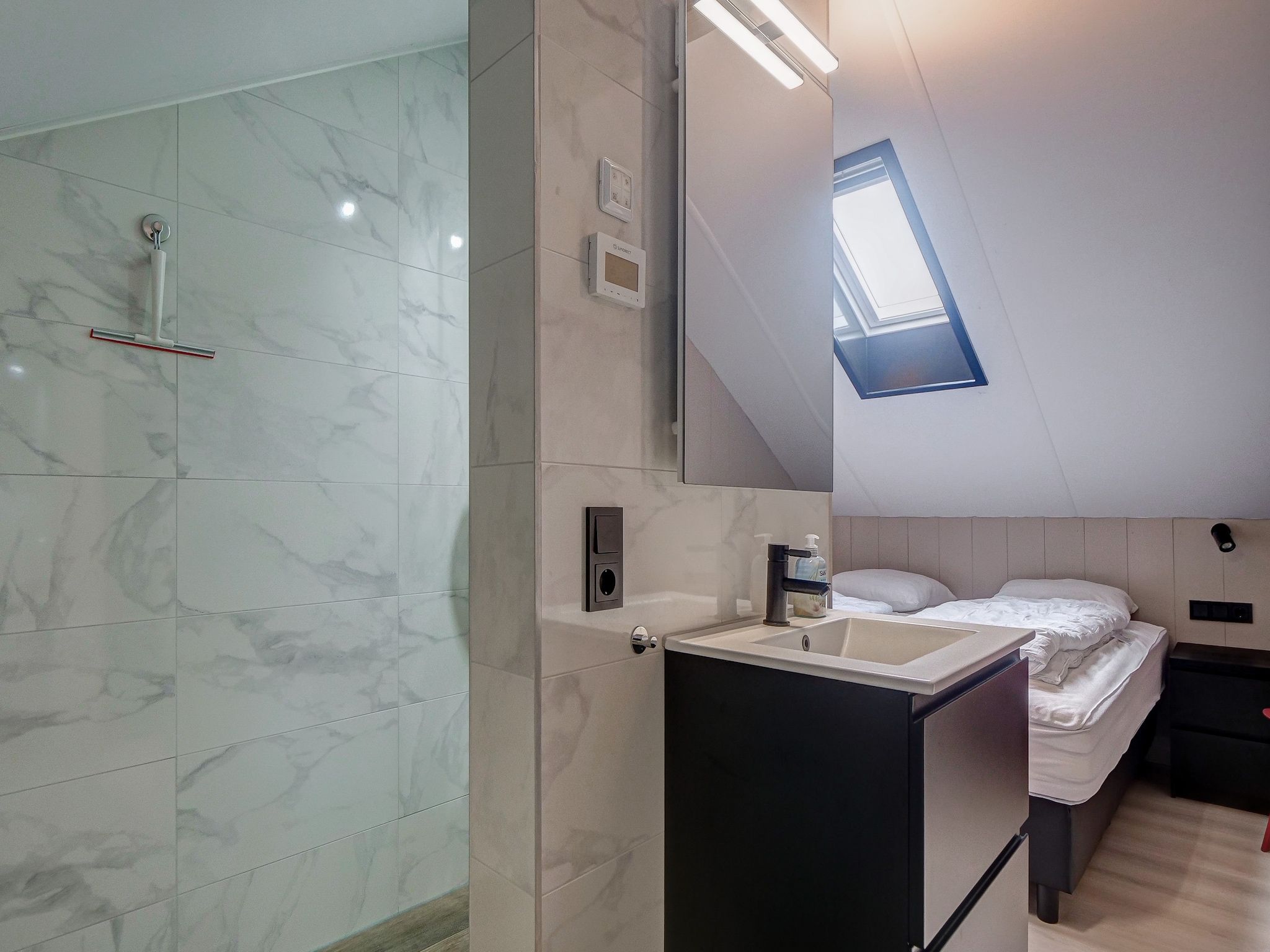 De badkamer van Familiehuis Zee & Zand in Julianadorp