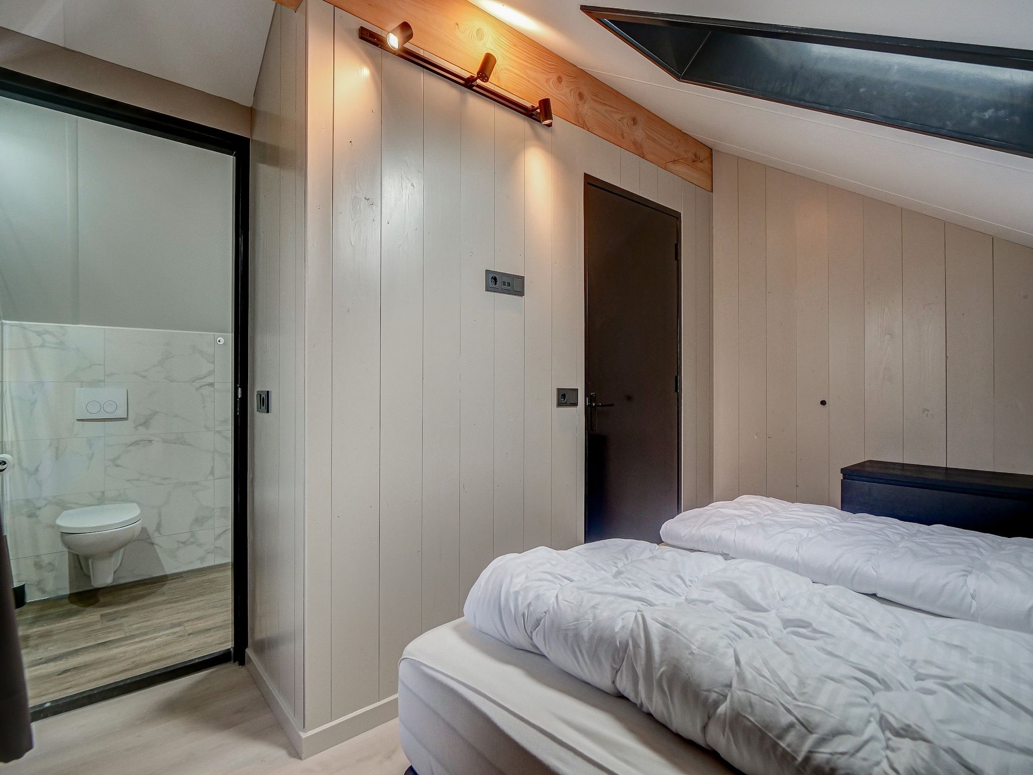 Een slaapkamer van Familiehuis Zee & Zand in Julianadorp