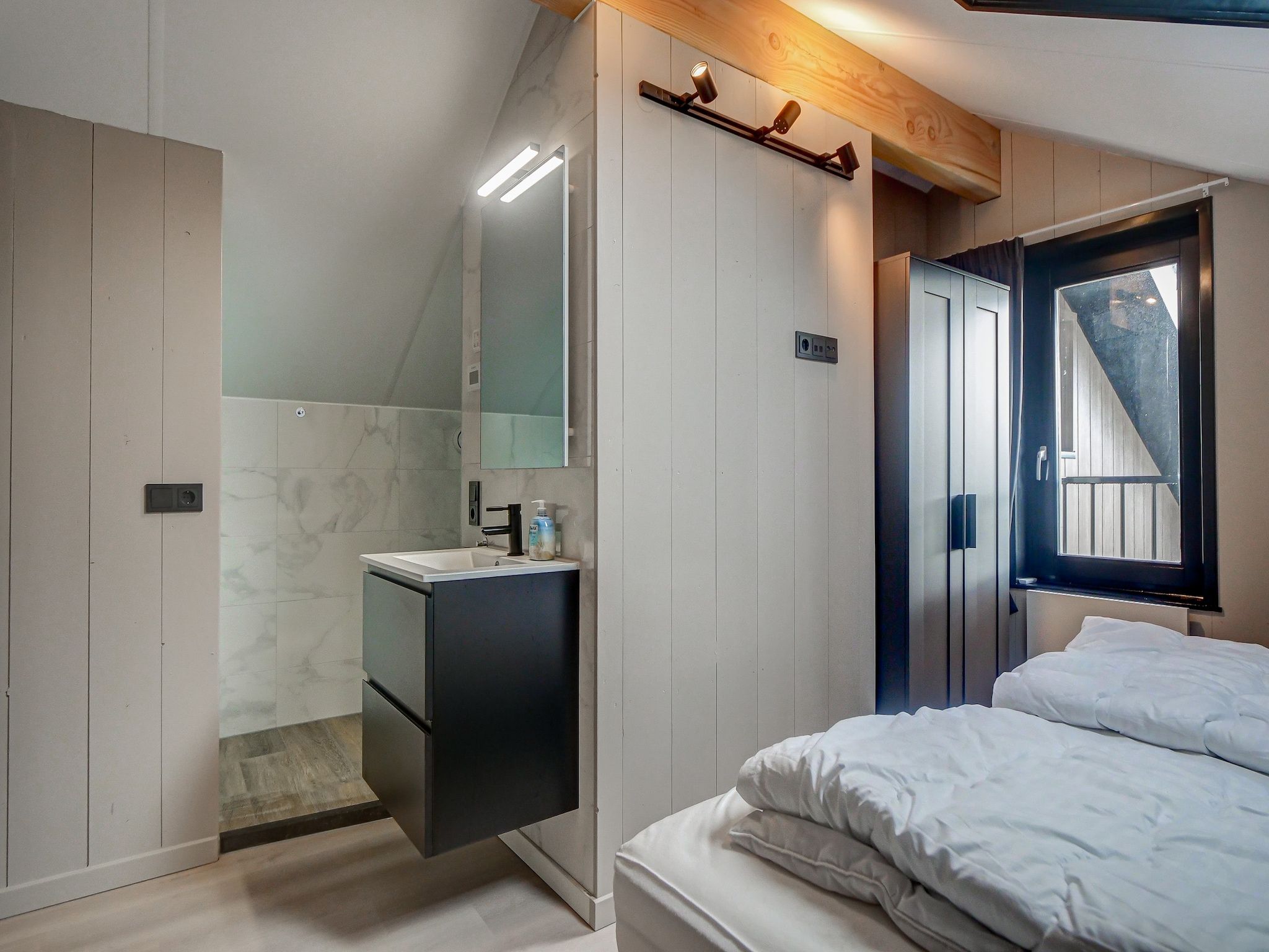 Een slaapkamer van Familiehuis Zee & Zand in Julianadorp