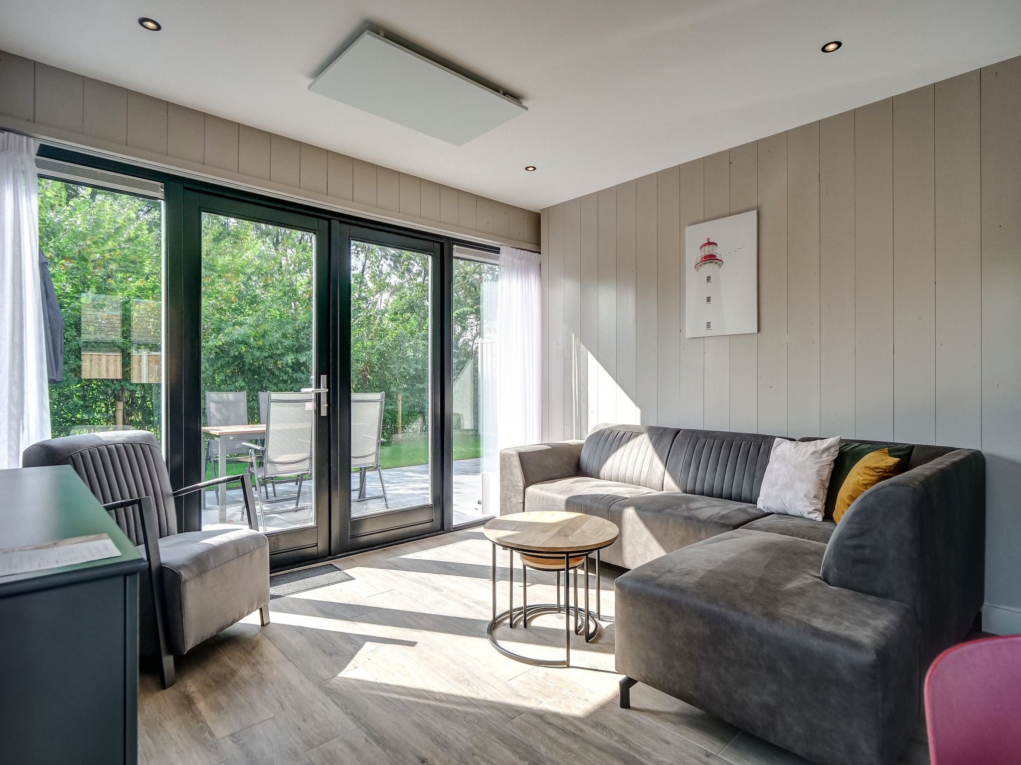 De woonkamer van Familiehuis Zee & Zand in Julianadorp