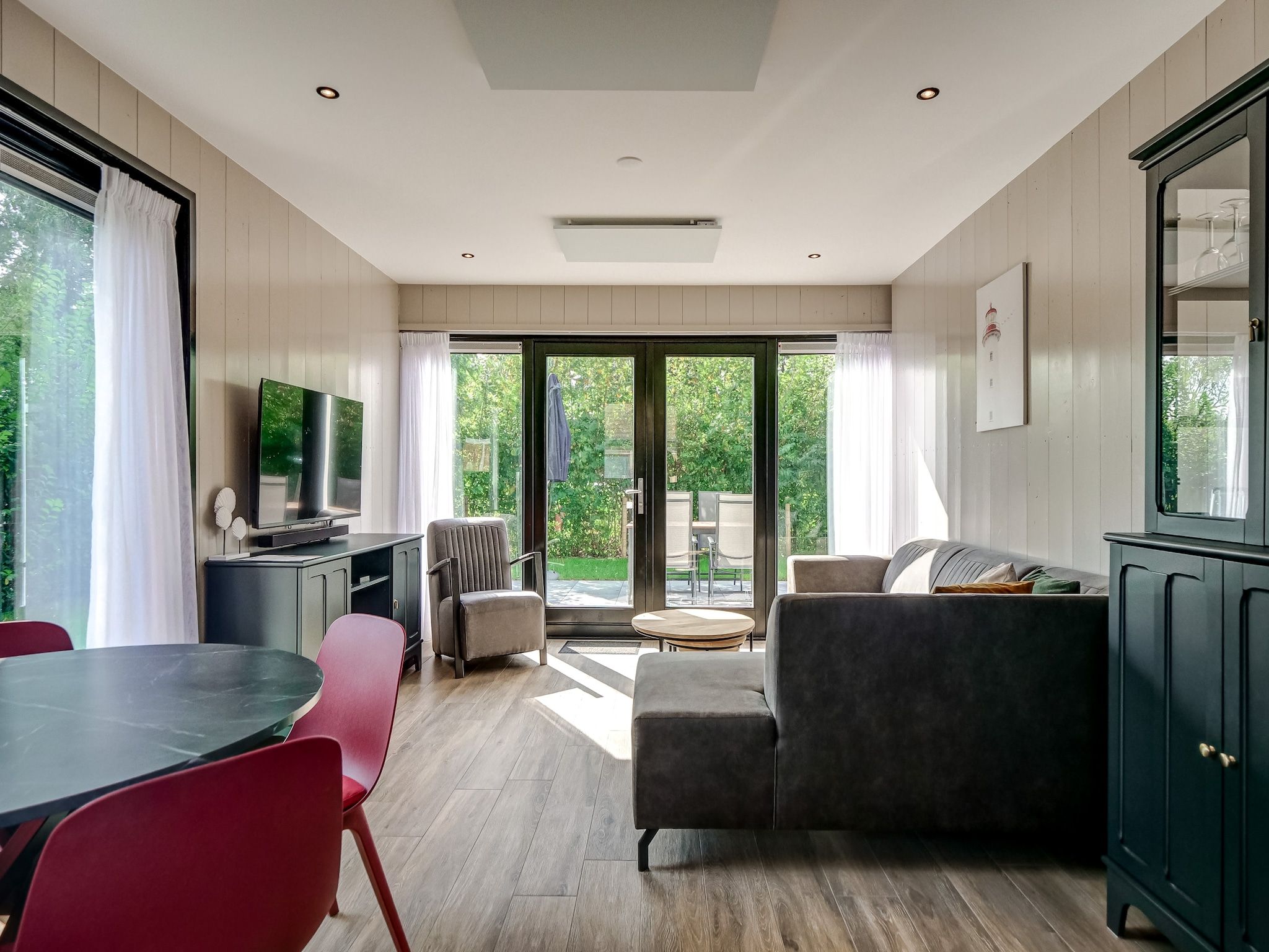 De woonkamer van Familiehuis Zee & Zand in Julianadorp