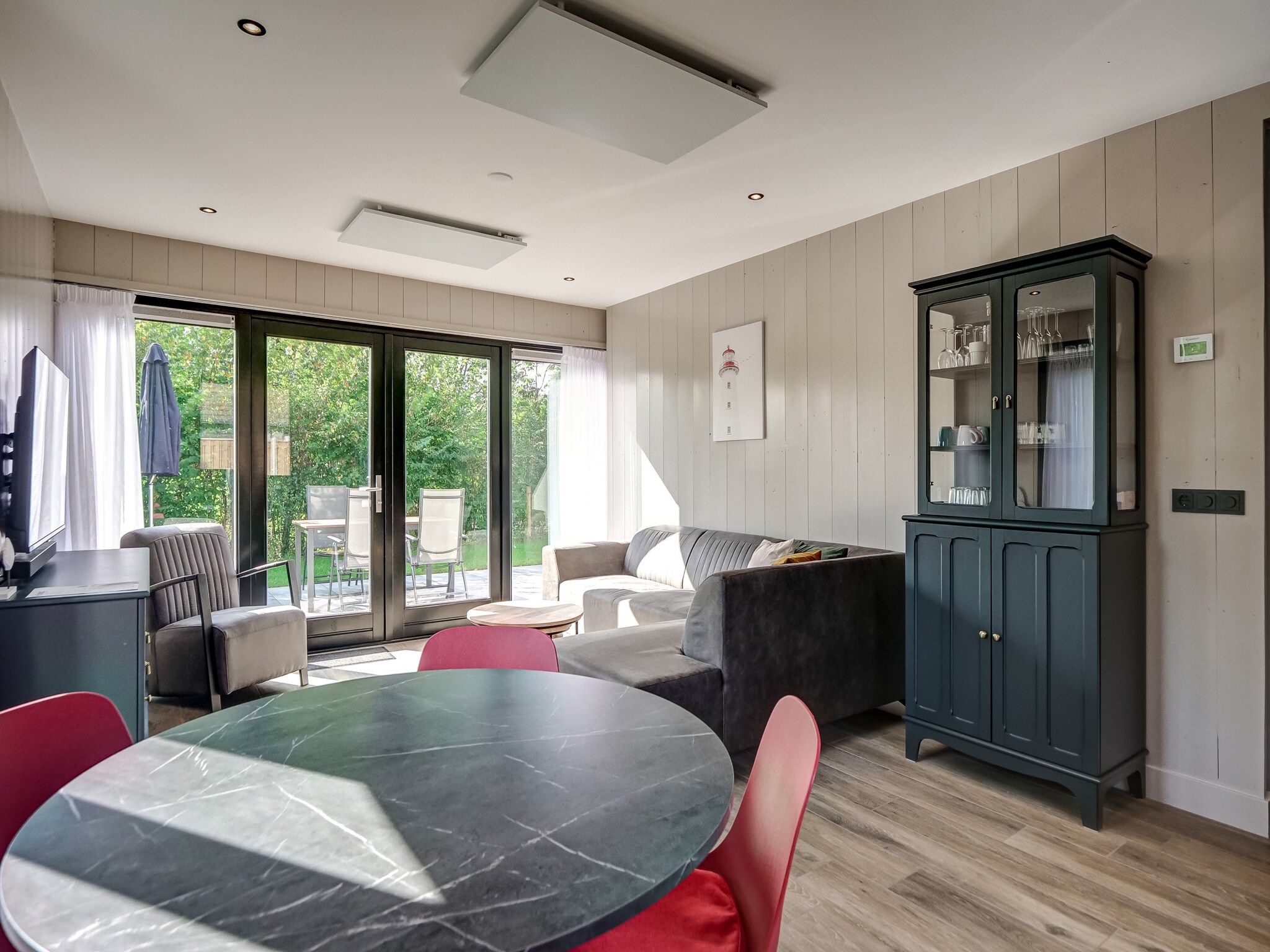 De eetkamer van Familiehuis Zee & Zand in Julianadorp