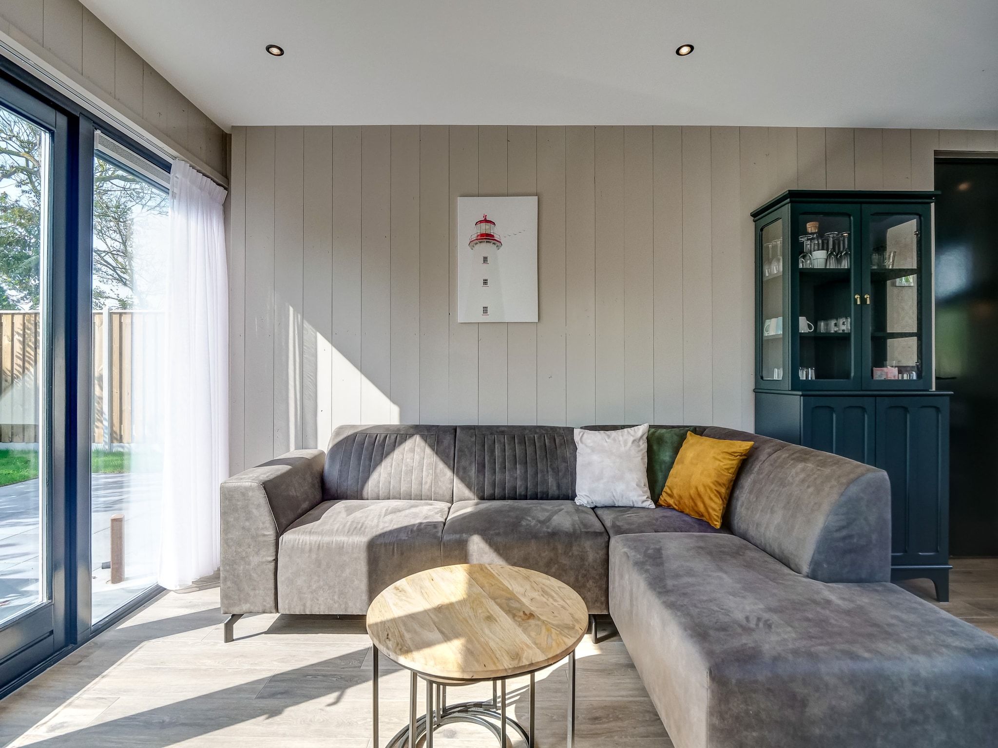 De woonkamer van Familiehuis Zee & Zand in Julianadorp