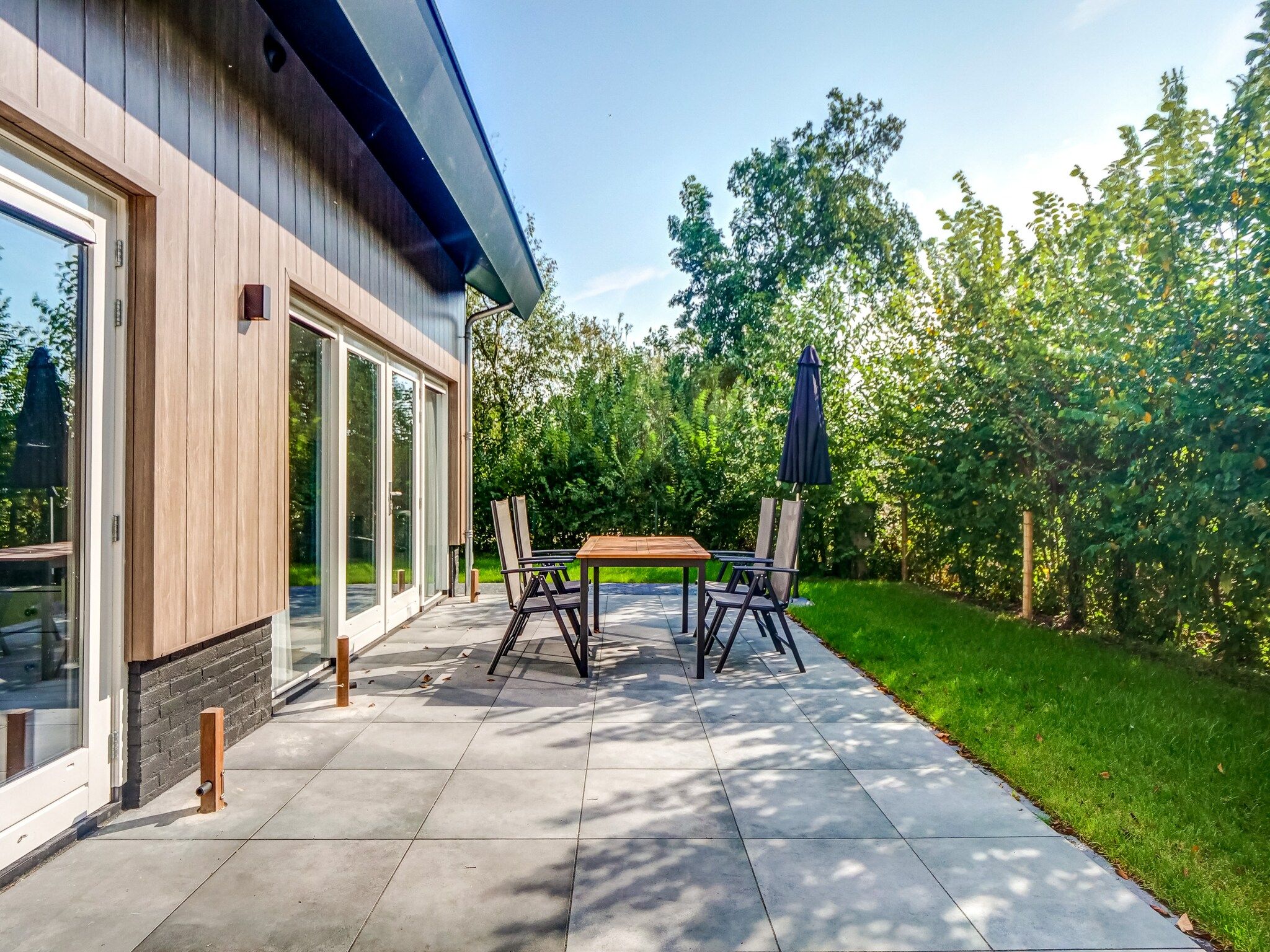 Het terras van Familiehuis Zee & Zand in Julianadorp