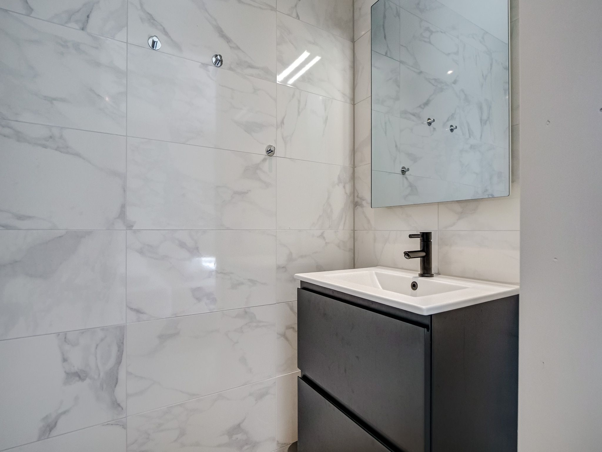 De badkamer van Familiehuis Zee & Zand in Julianadorp