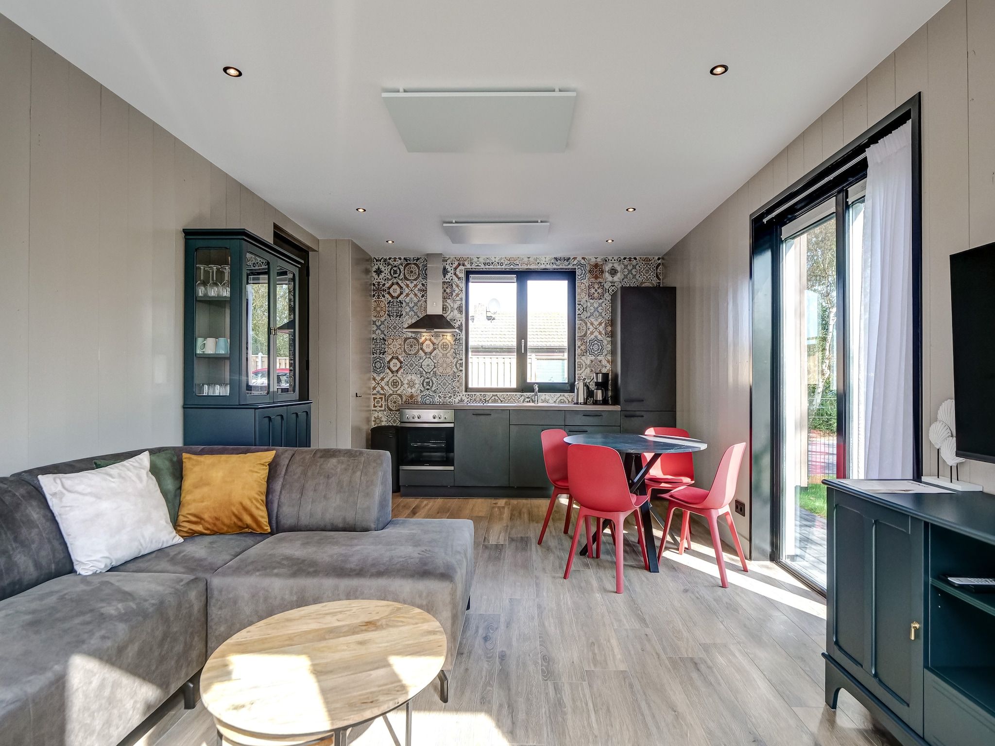 De woonkamer van Familiehuis Zee & Zand in Julianadorp