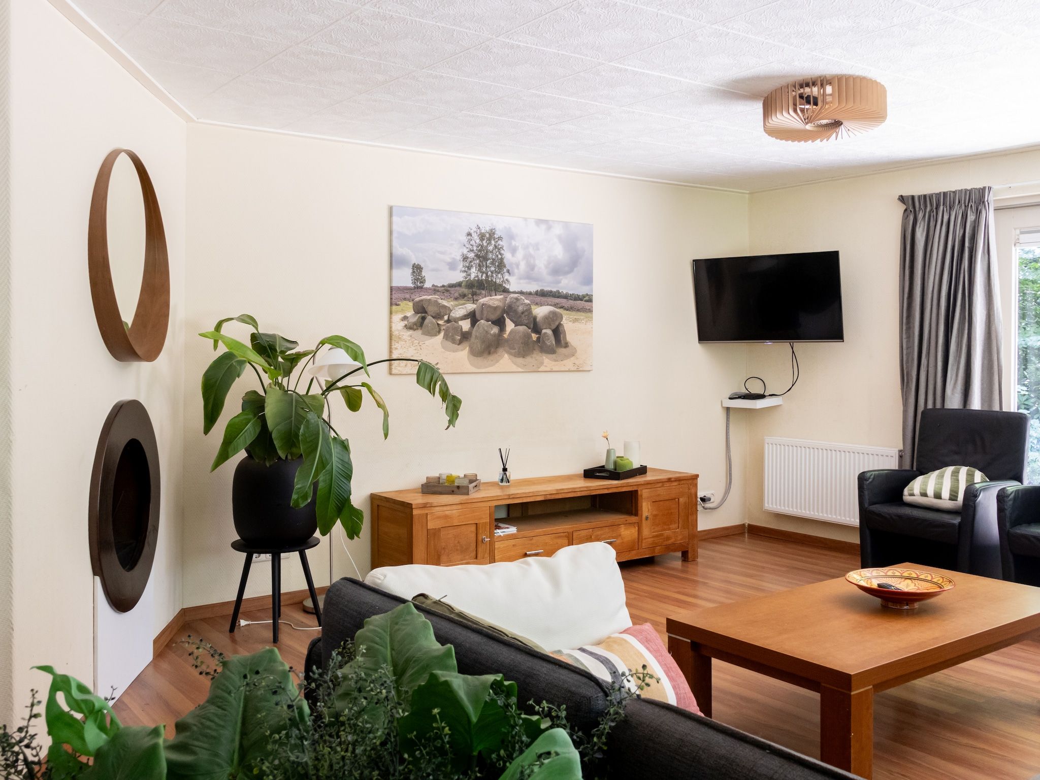 De woonkamer van Huis in de Bossen in Een