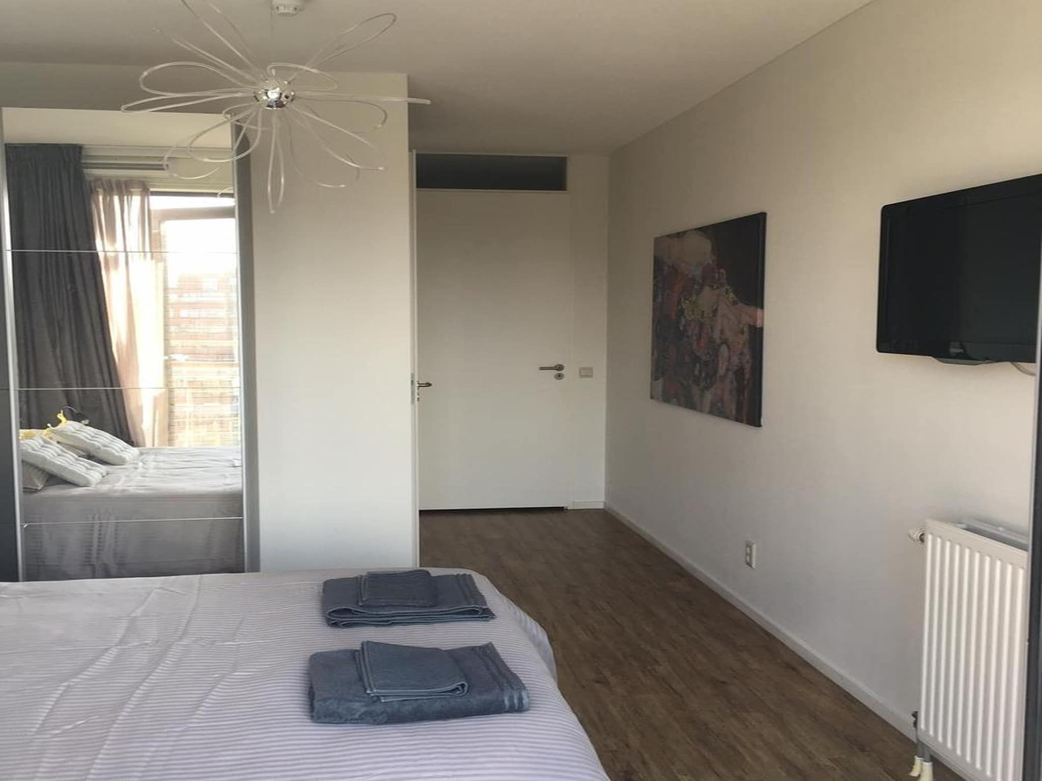 Een slaapkamer van Appartement Hellingweg met balkon in Den Haag