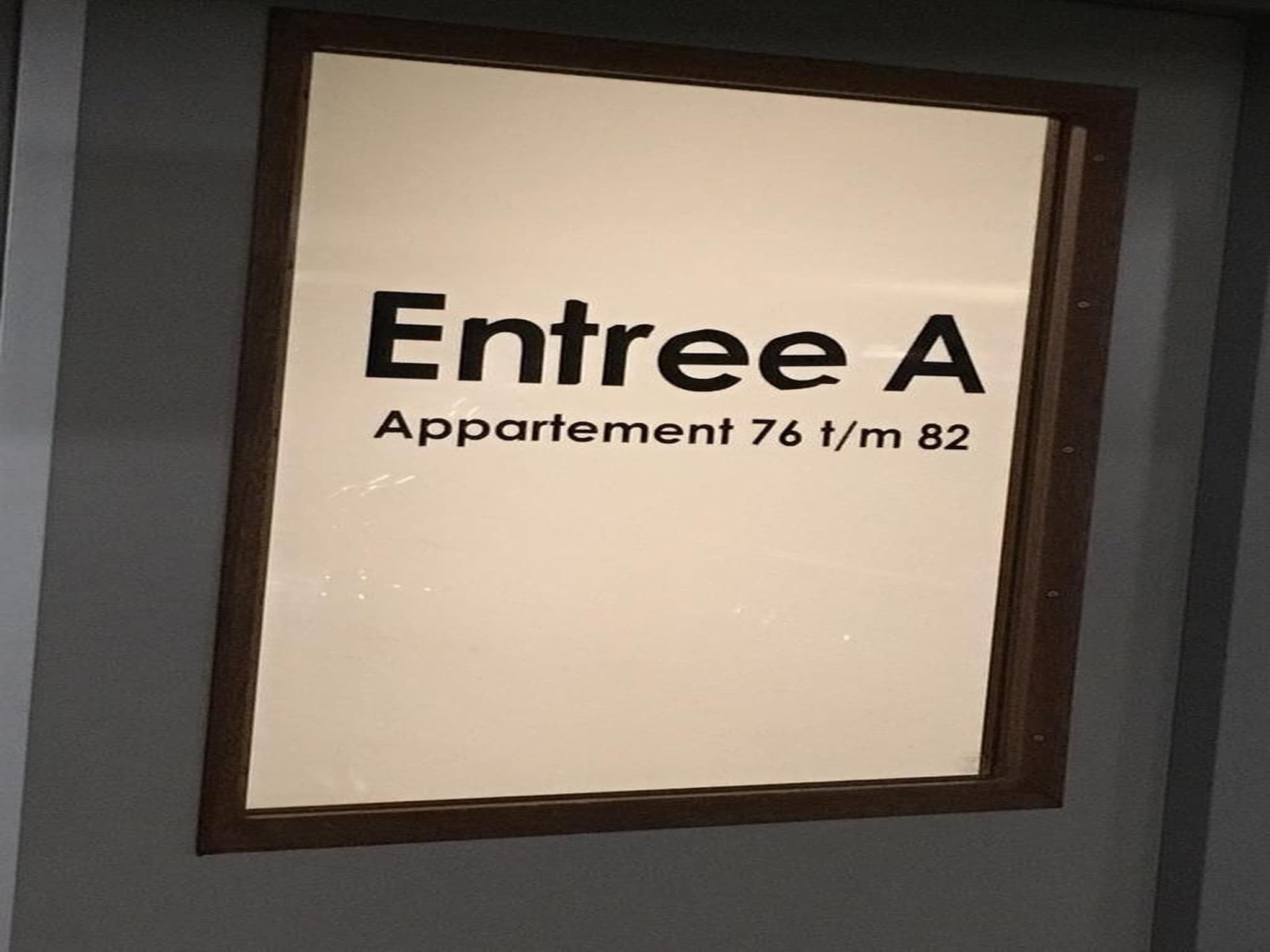 Voorzieningen bij Appartement Hellingweg met balkon in Den Haag
