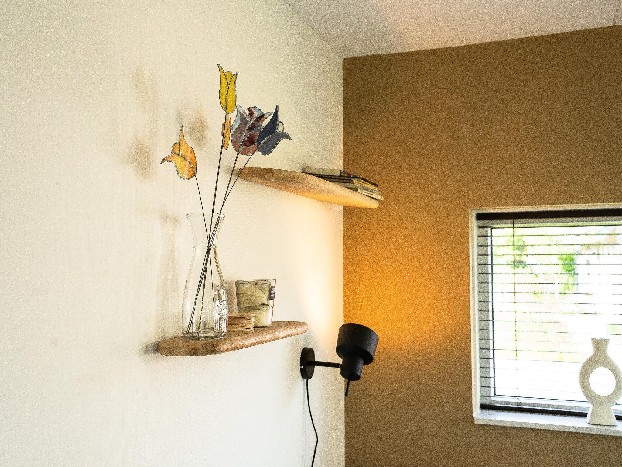 De woonkamer van Wetterfrei in Elahuizen